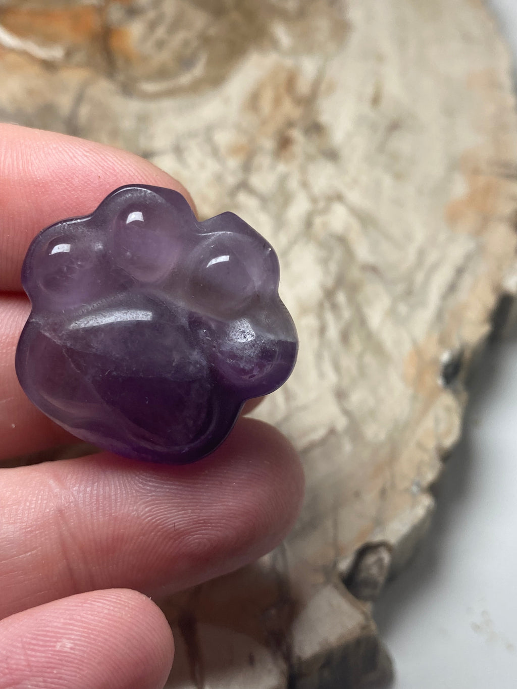 Small paw print carving