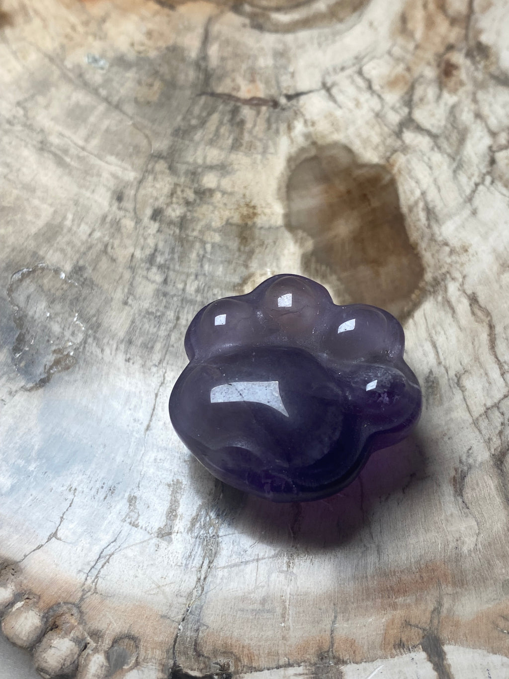 Small paw print carving