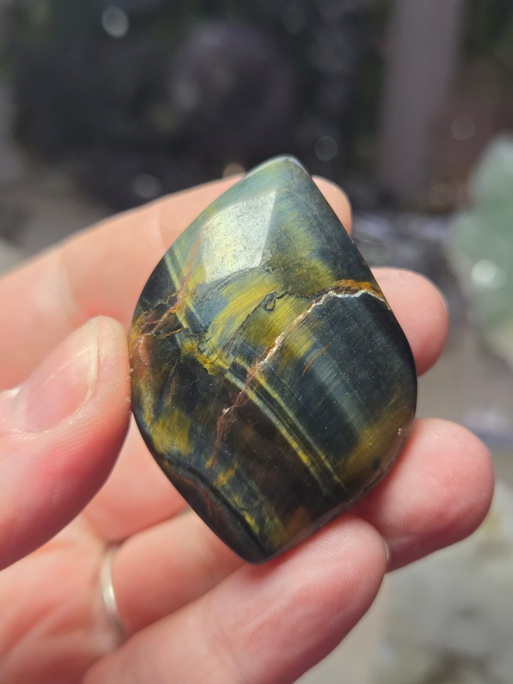 Tigers eye palm stone