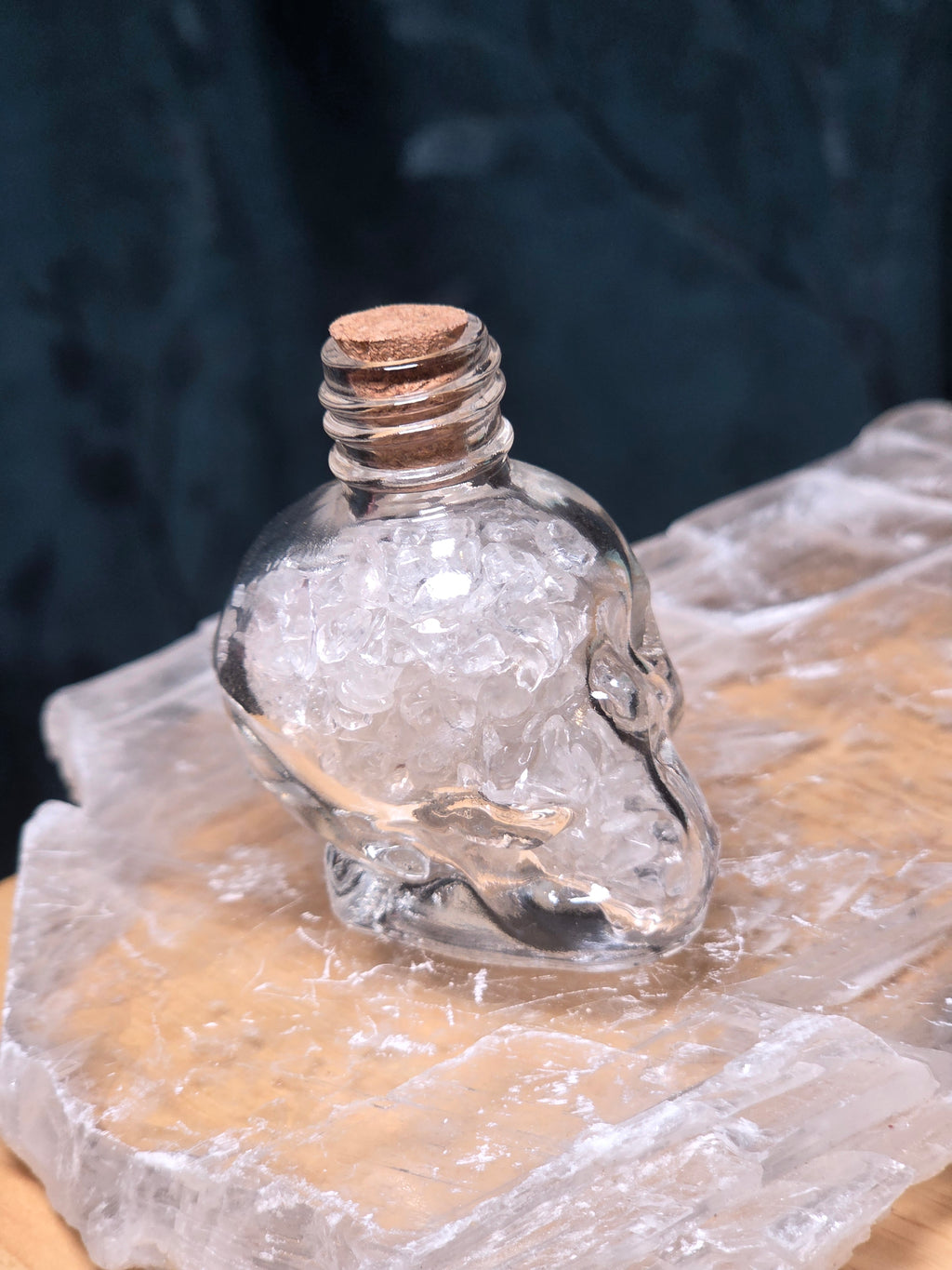 Crystal chips in skull carving
