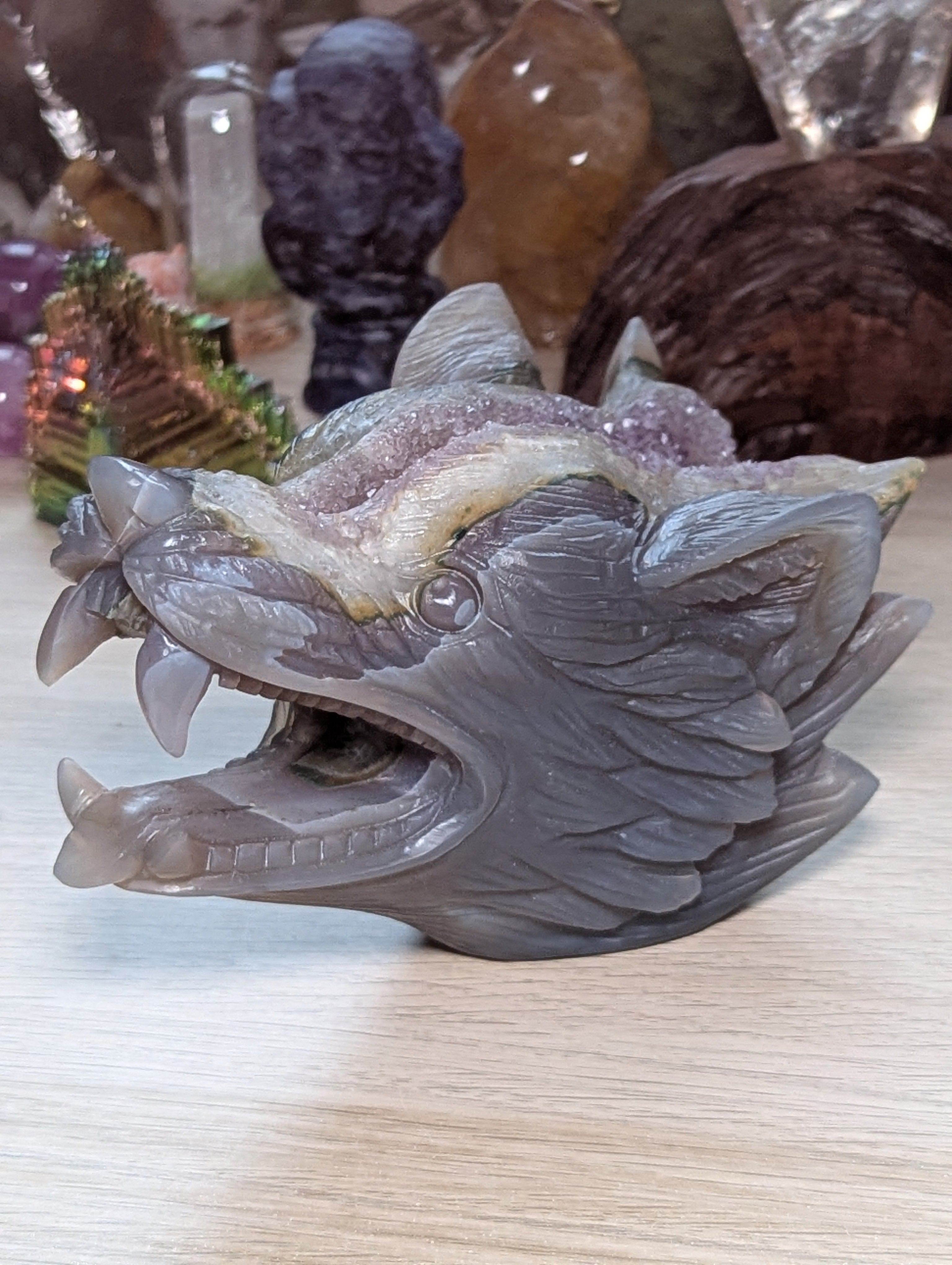 Large Amethyst Agate crystal Wolf carving
