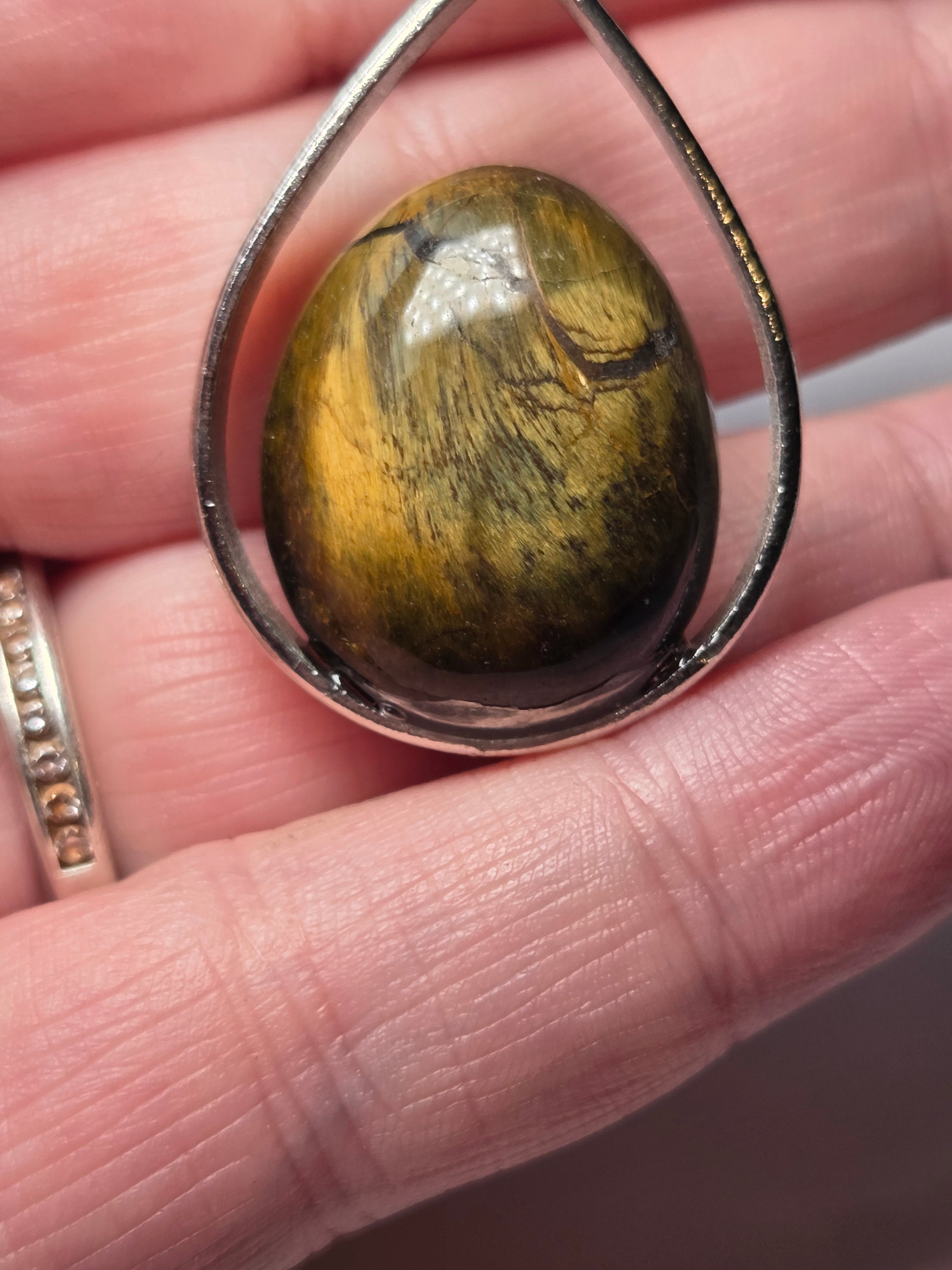 Tigers eye crystal necklace carving