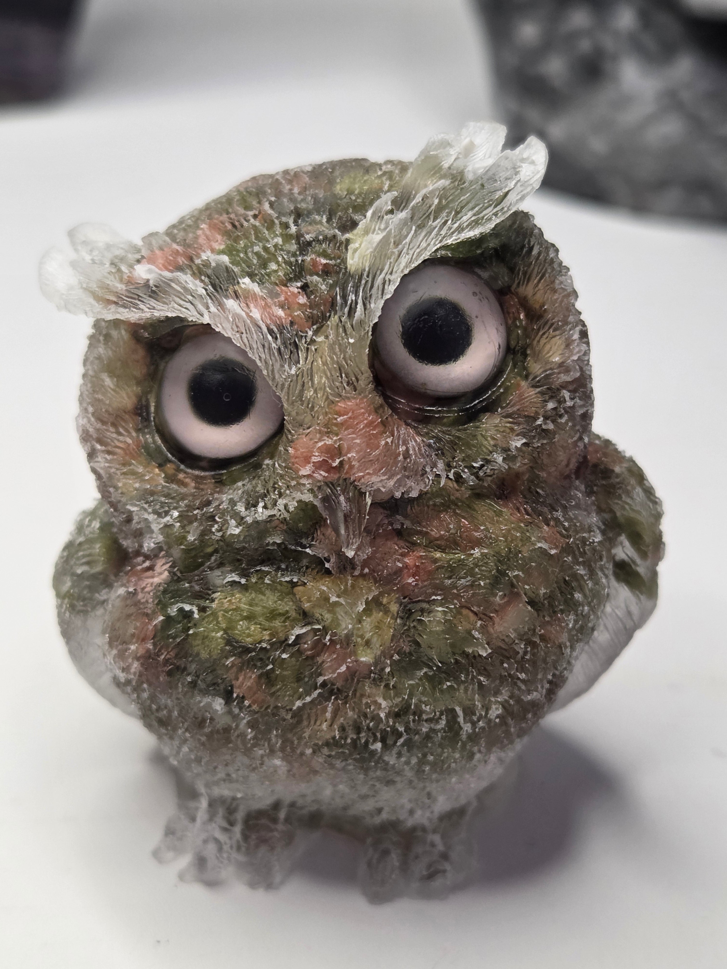 Unikite crystal resin owl carving