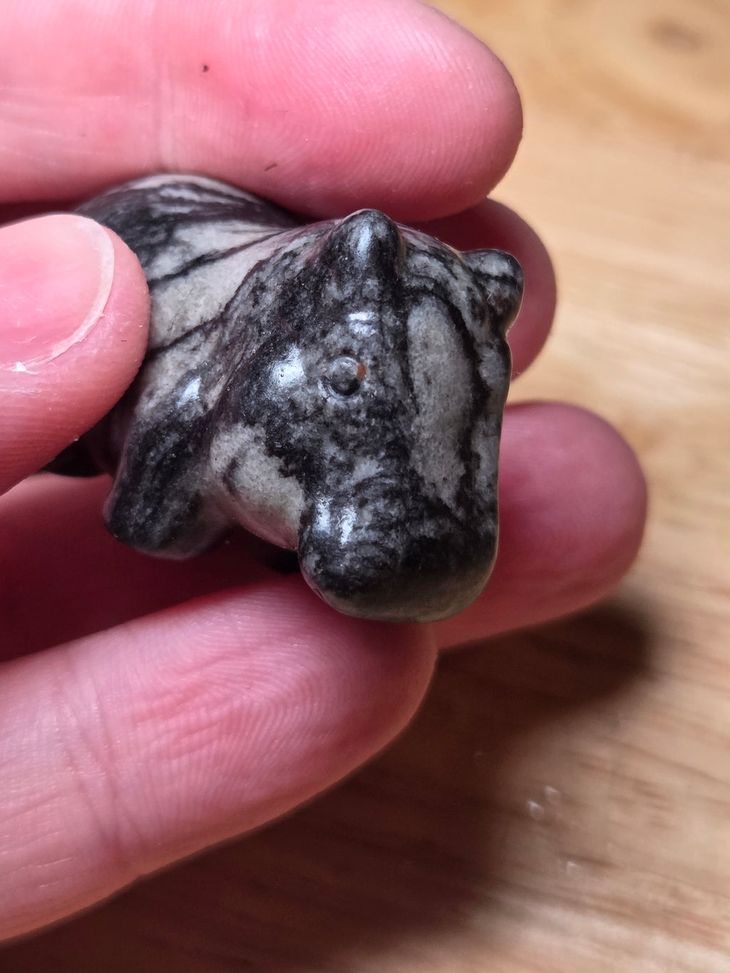 Spider web Jasper crystal Hippo carving