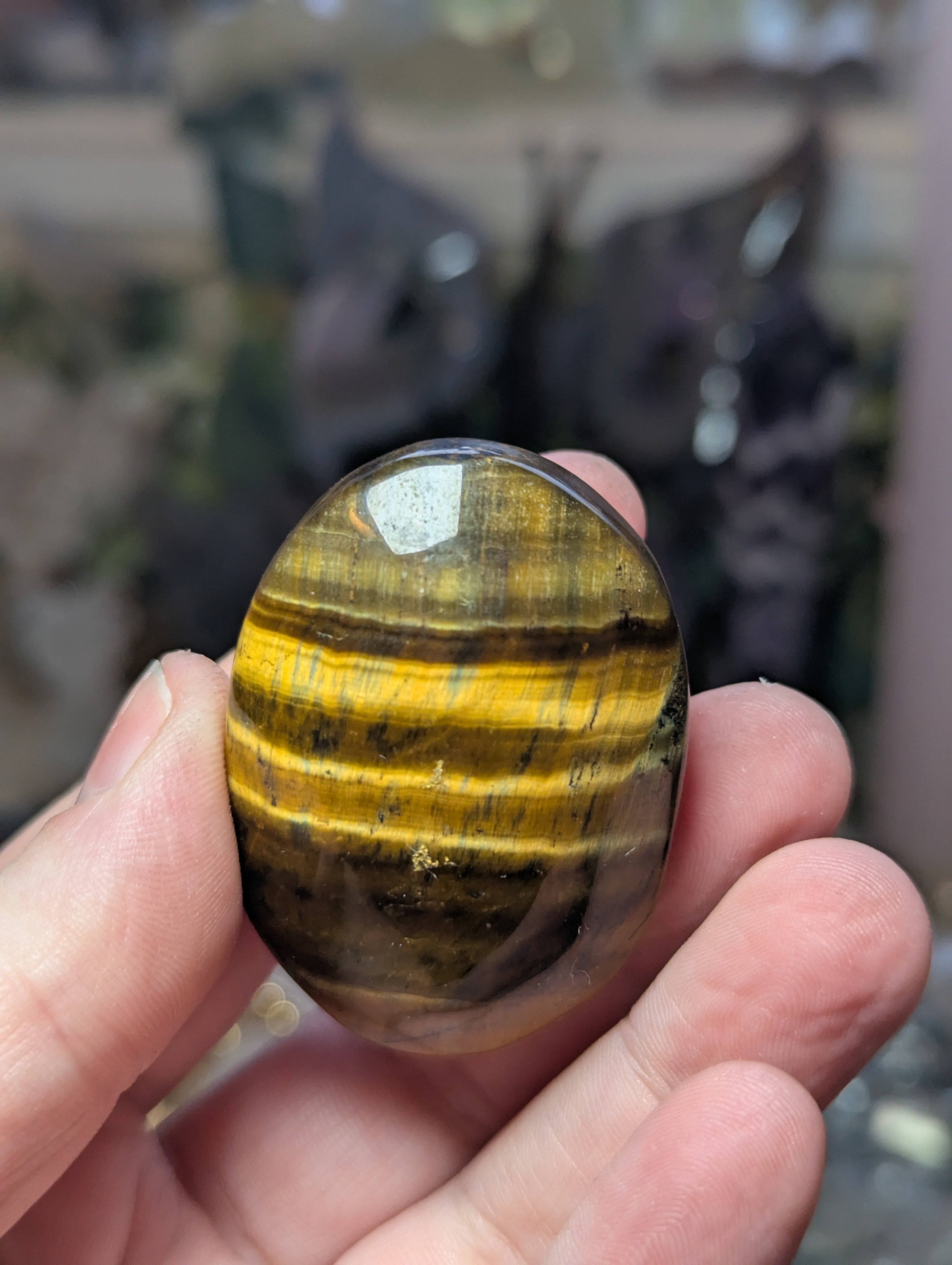 Tigers eye crystal palm stone