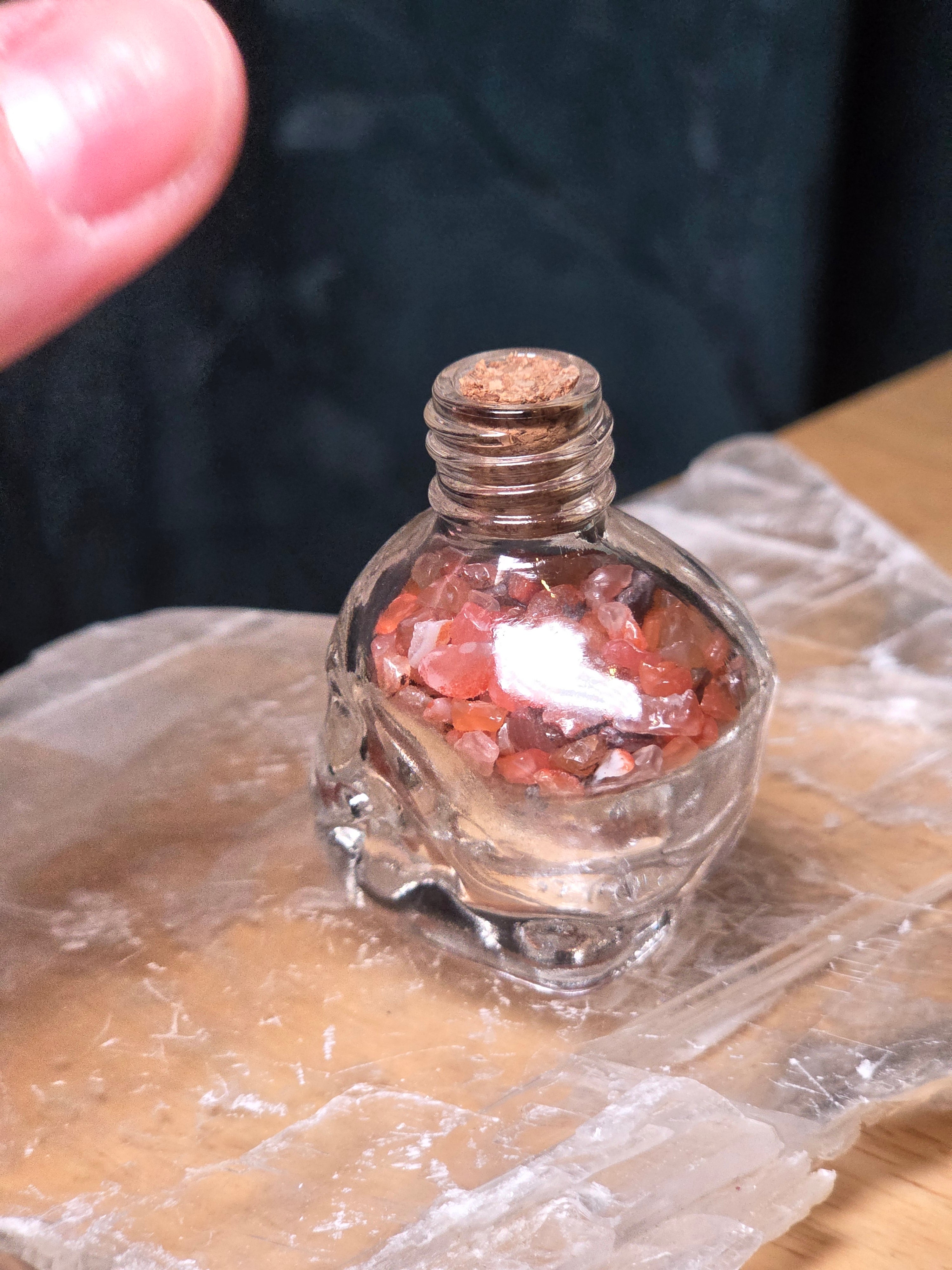 Crystal chips in skull carving