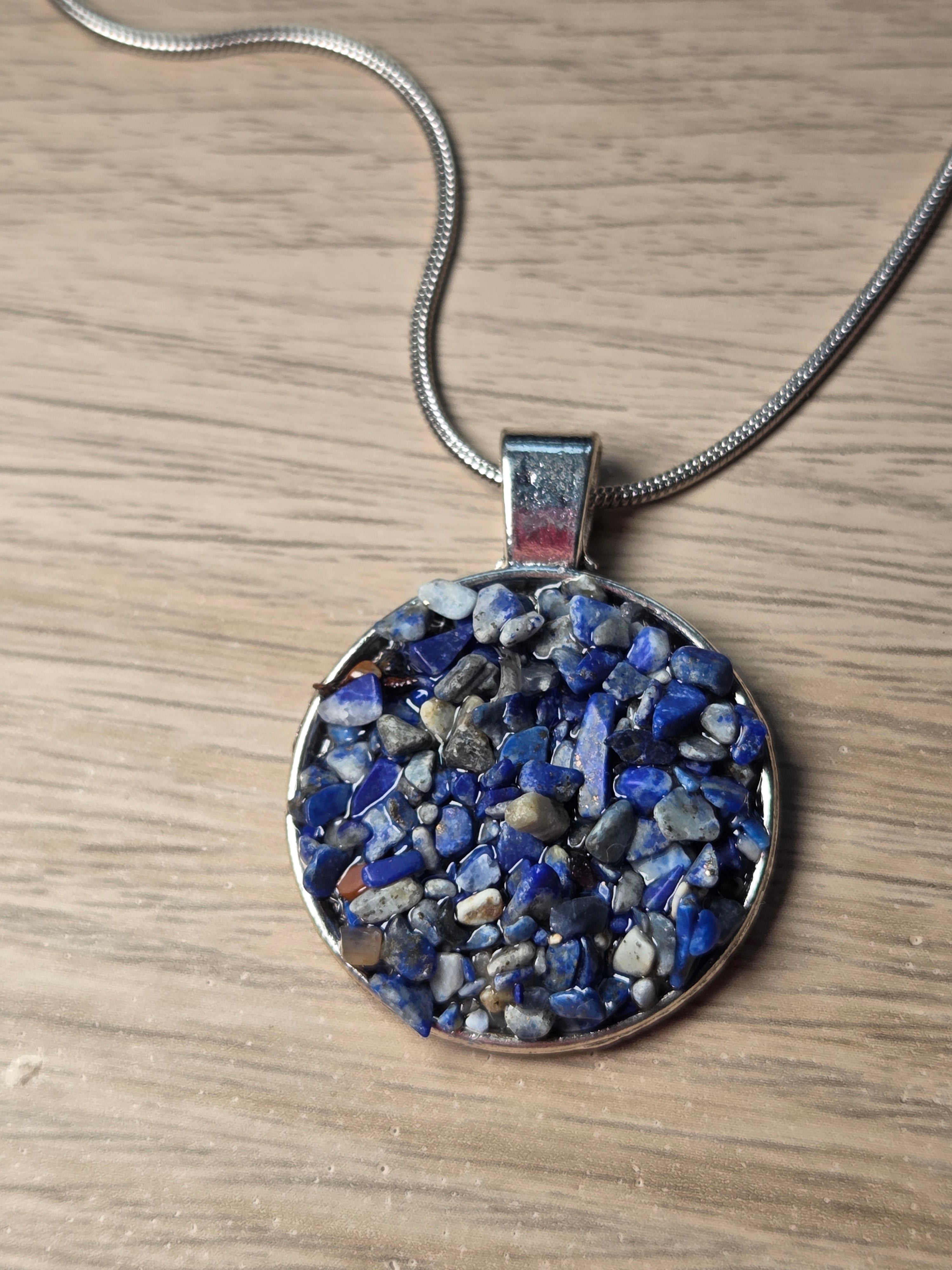 Lapis lazuli crystal chips necklace