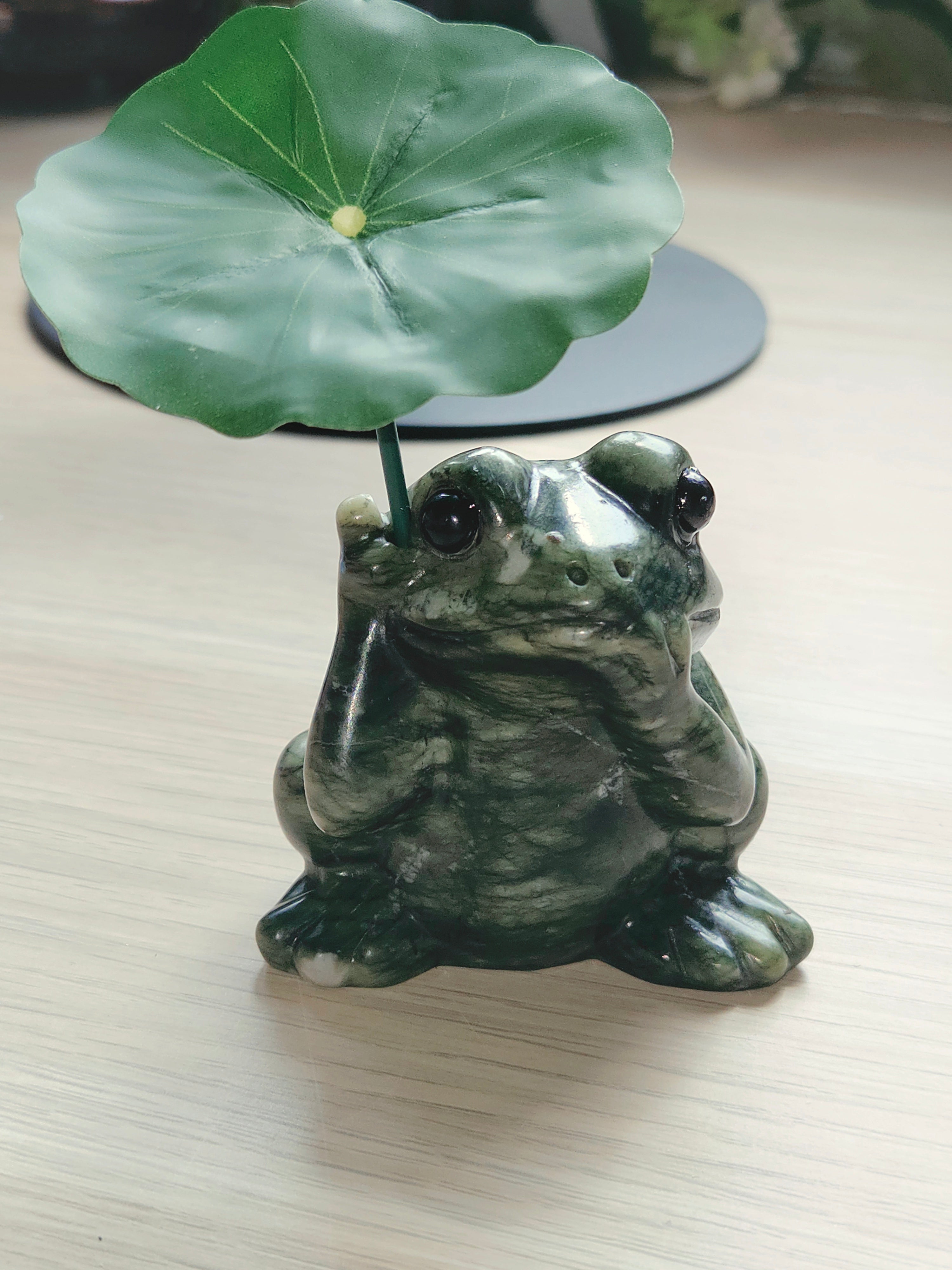 Green jade crystal Frog carving