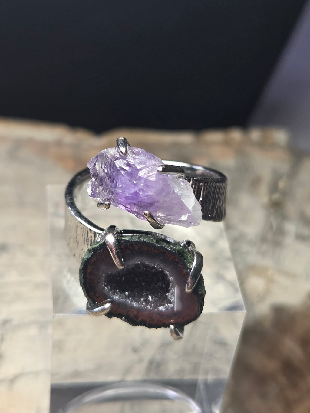 Geode and amethyst specimen ring  - ajustable
