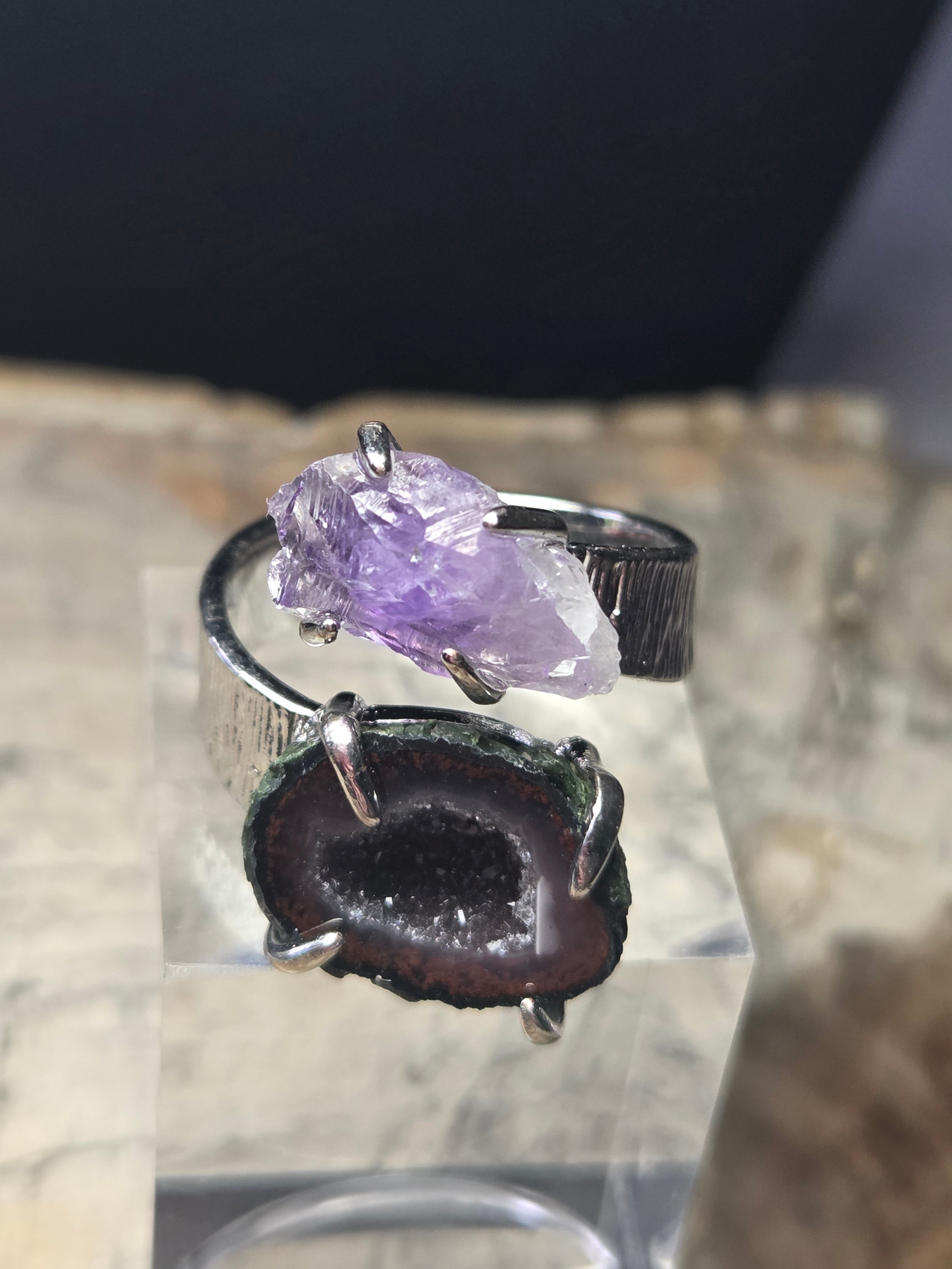Geode and amethyst specimen ring  - ajustable