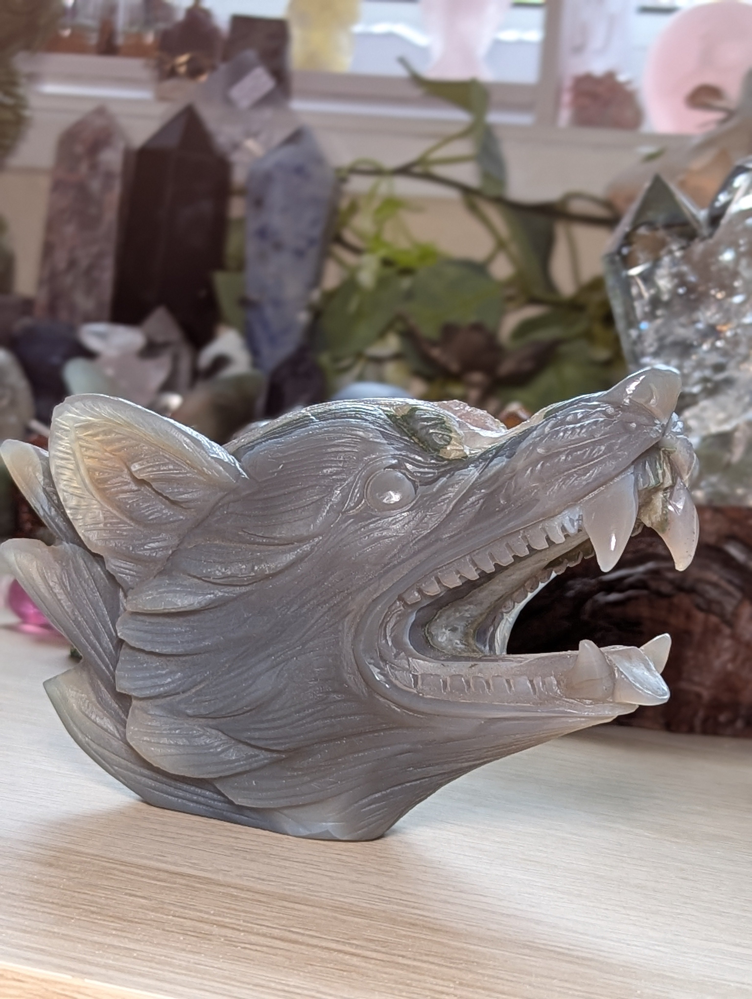 Large Amethyst Agate crystal Wolf carving