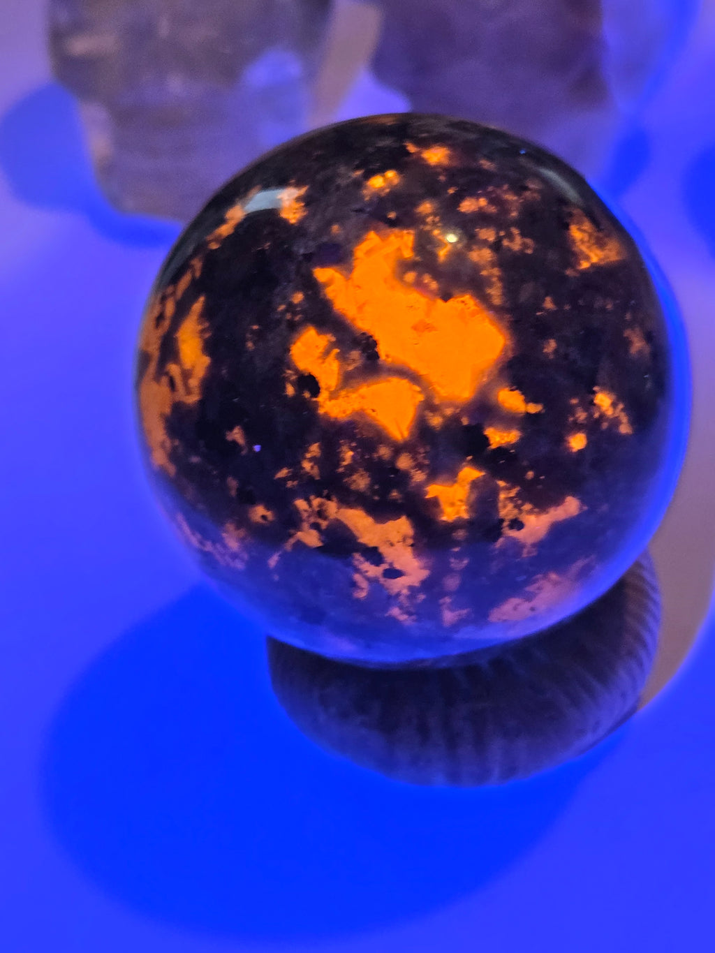 Yooperlite crystal sphere carving with UV and stand