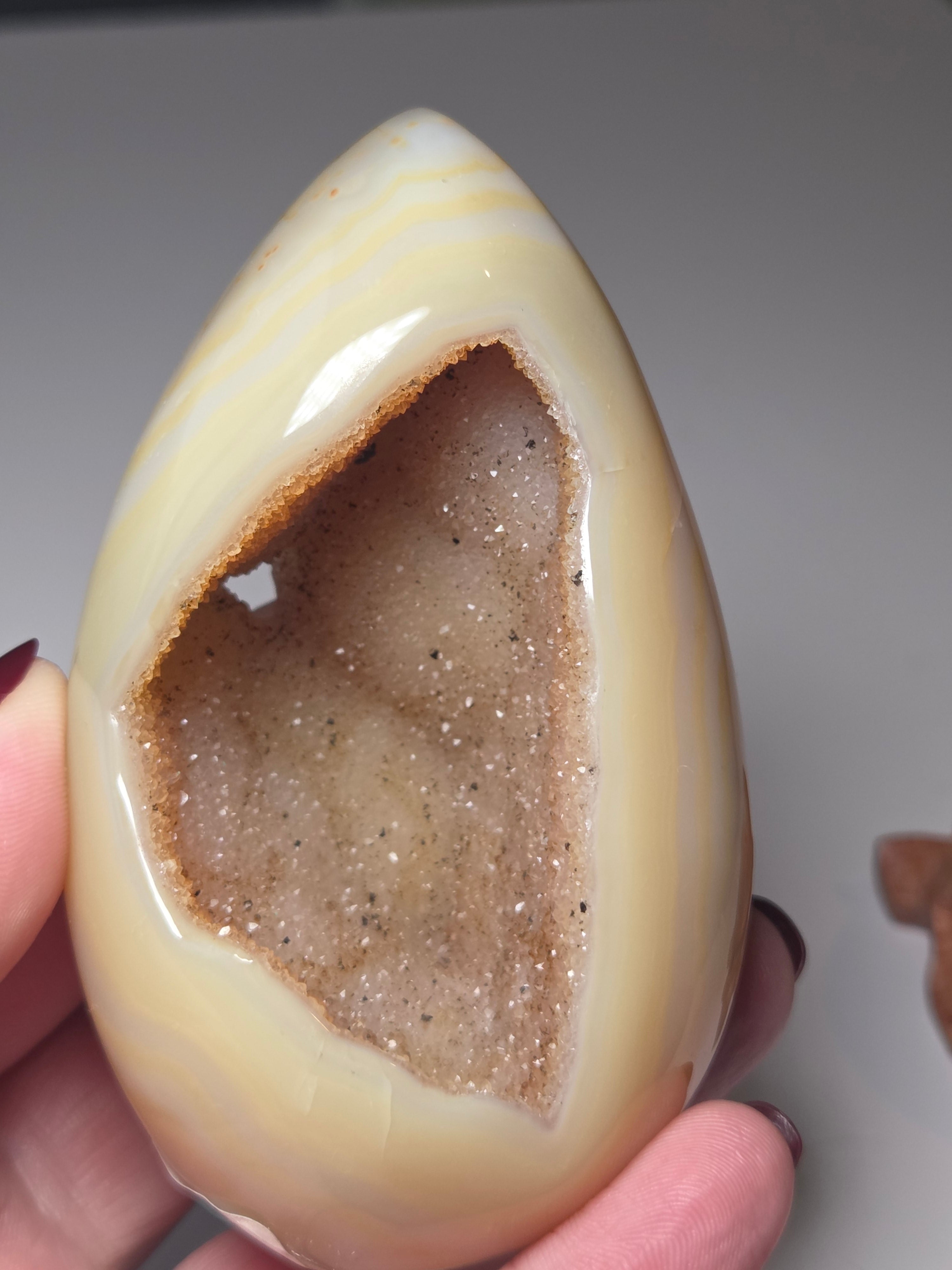 Agate Duzy egg carving