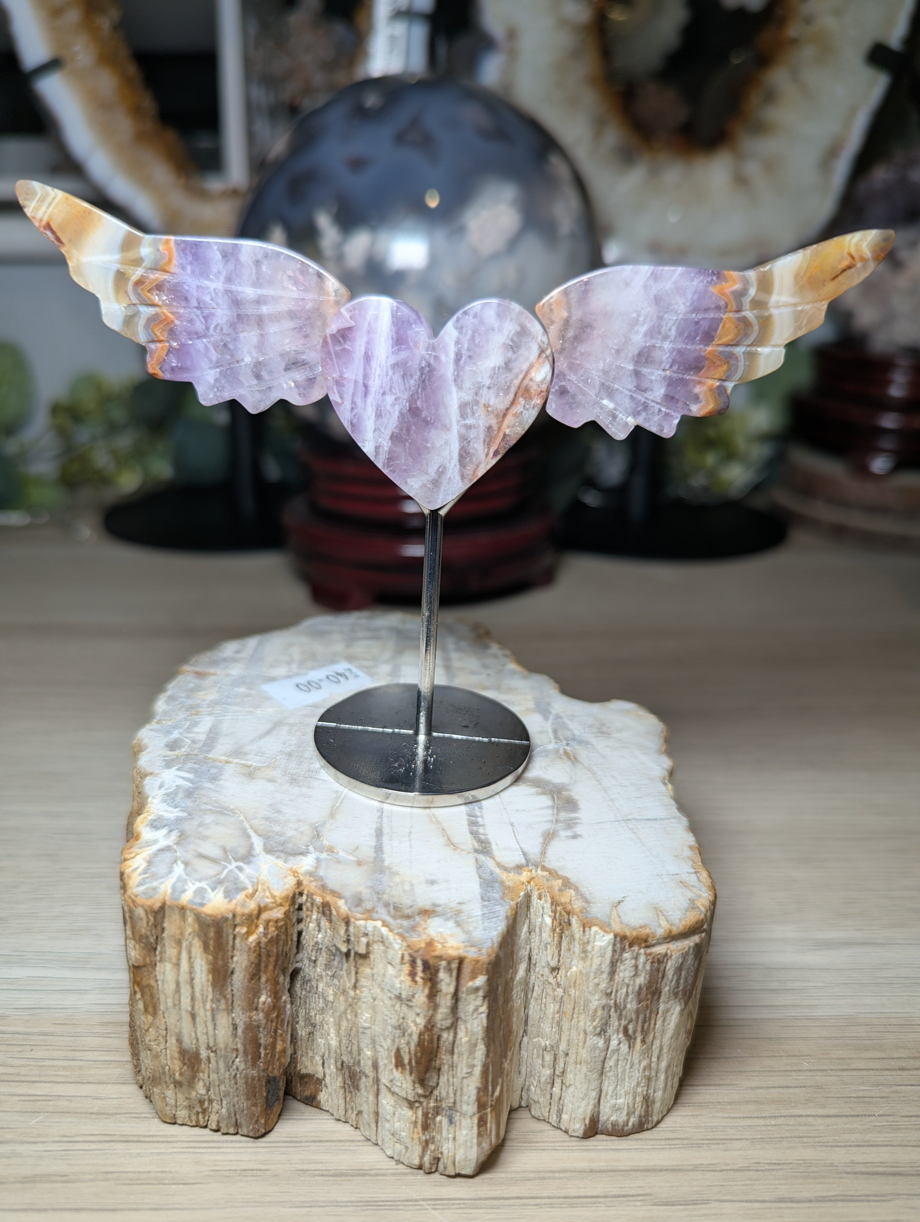 Beautiful crystal heart with wings 💕