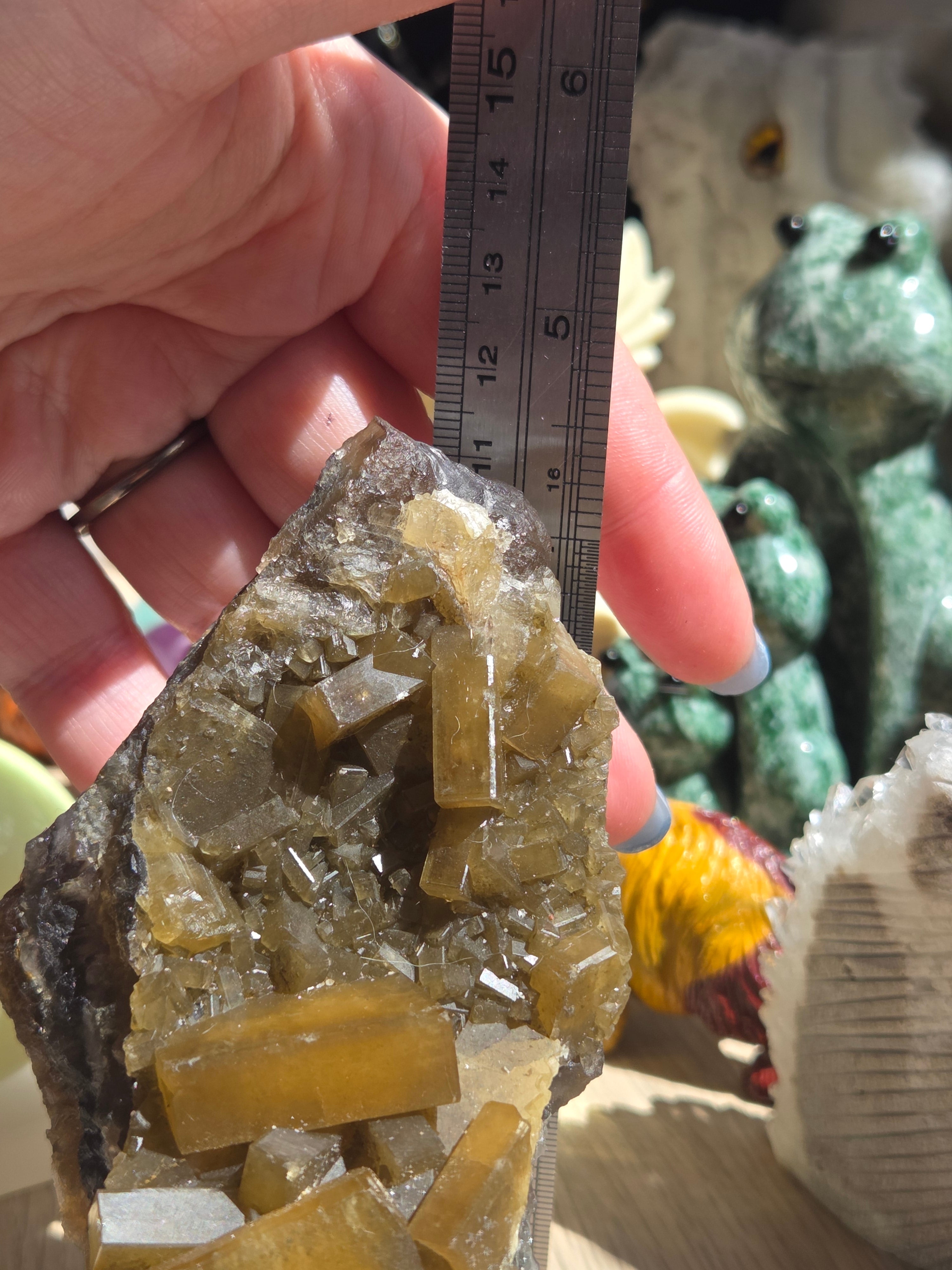 This golden Barite specimen