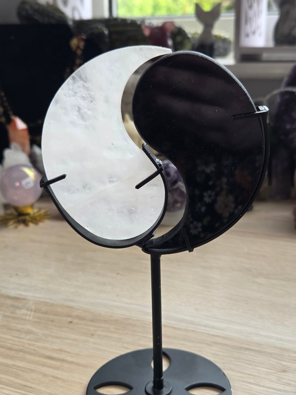 Ying and yang crystal with Stand