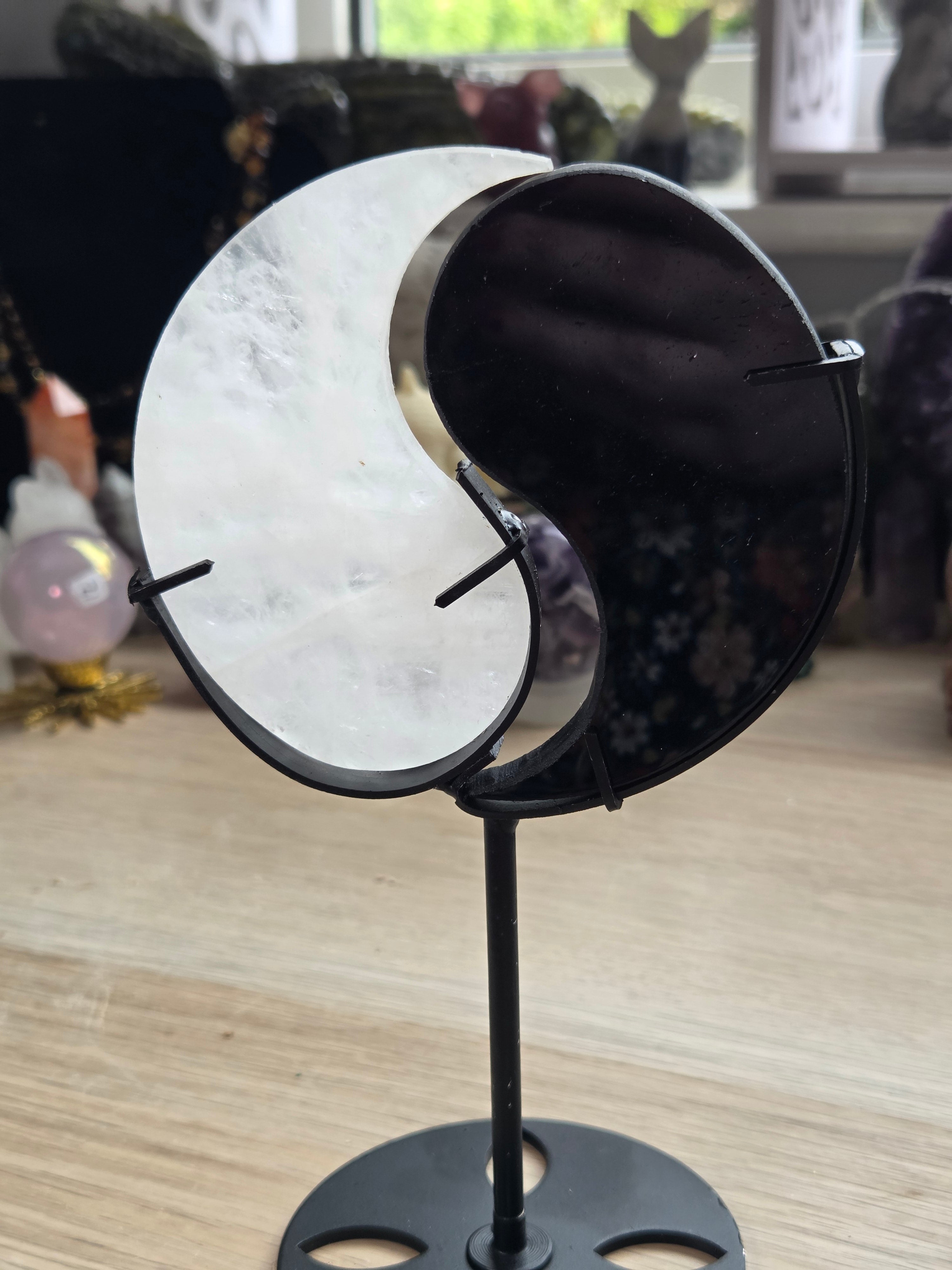 Ying and yang crystal with Stand