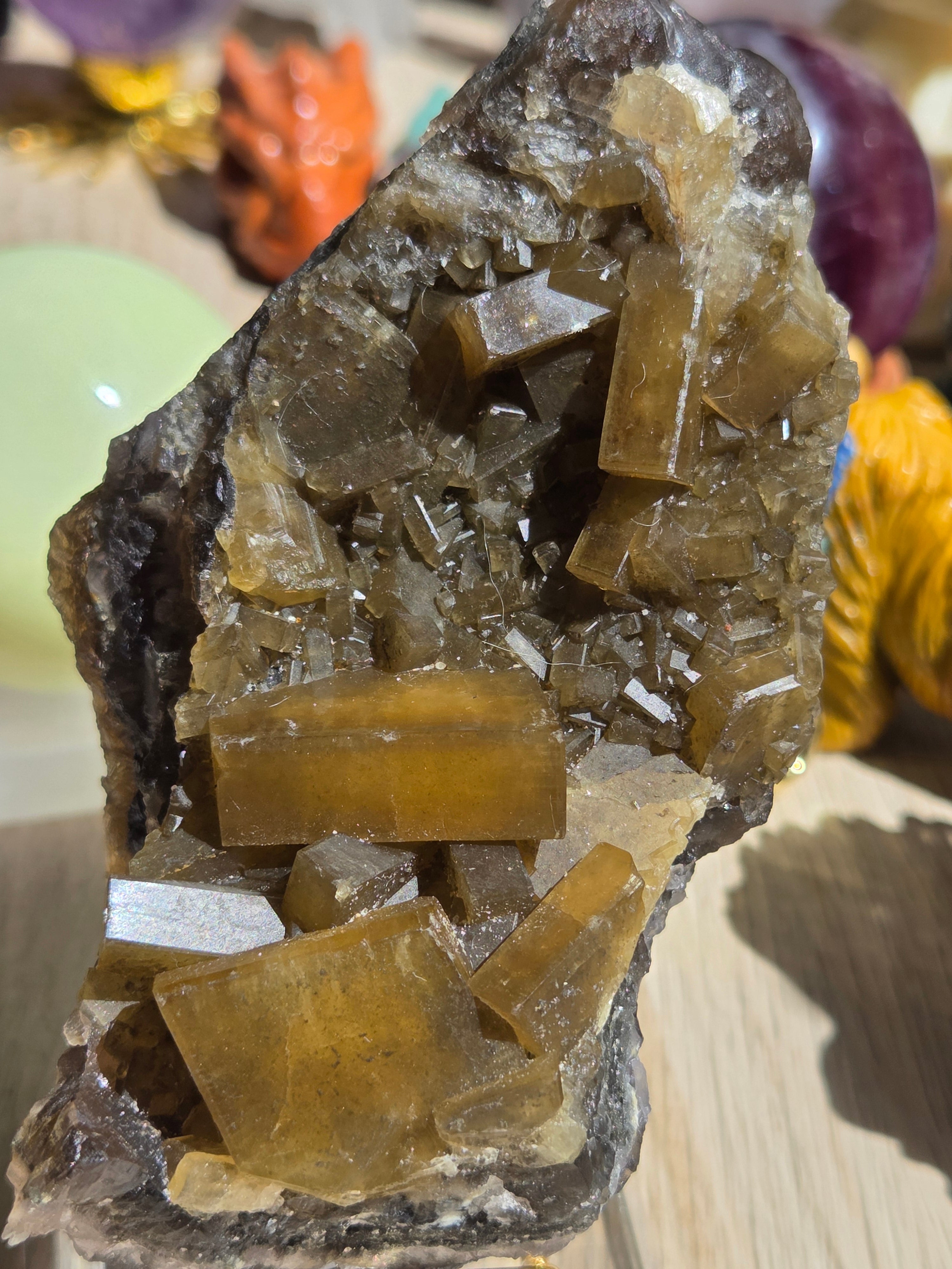 This golden Barite specimen