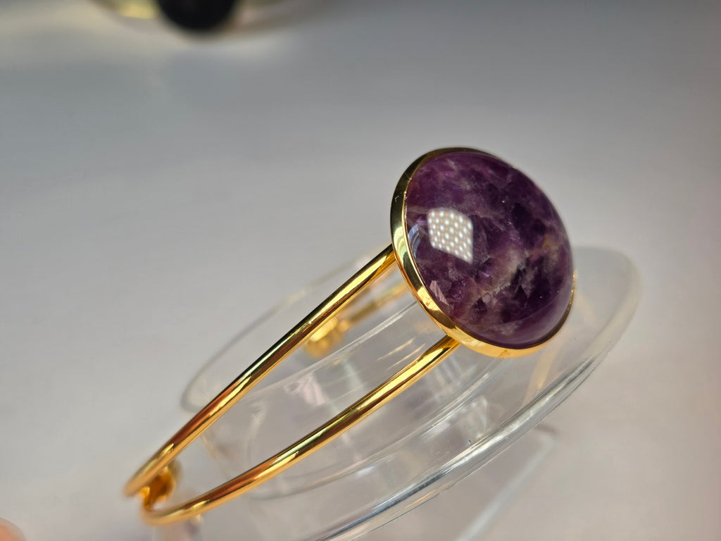 Crystal cabochon bracelet