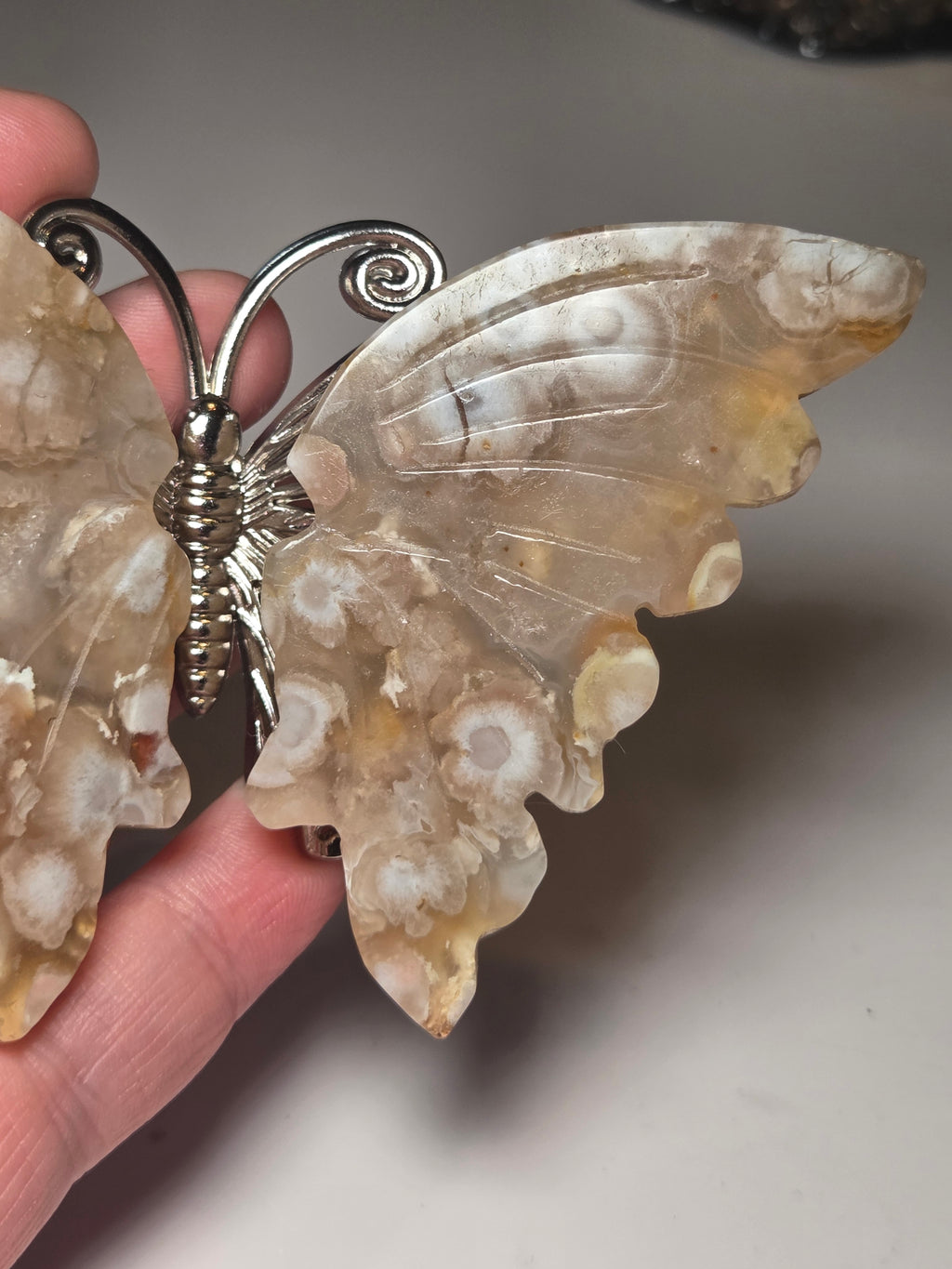 Duzy flower agate butterfly