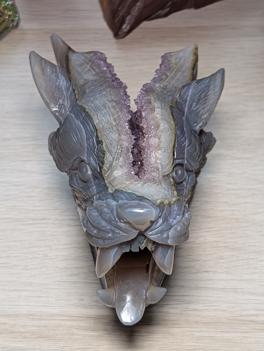 Large Amethyst Agate crystal Wolf carving