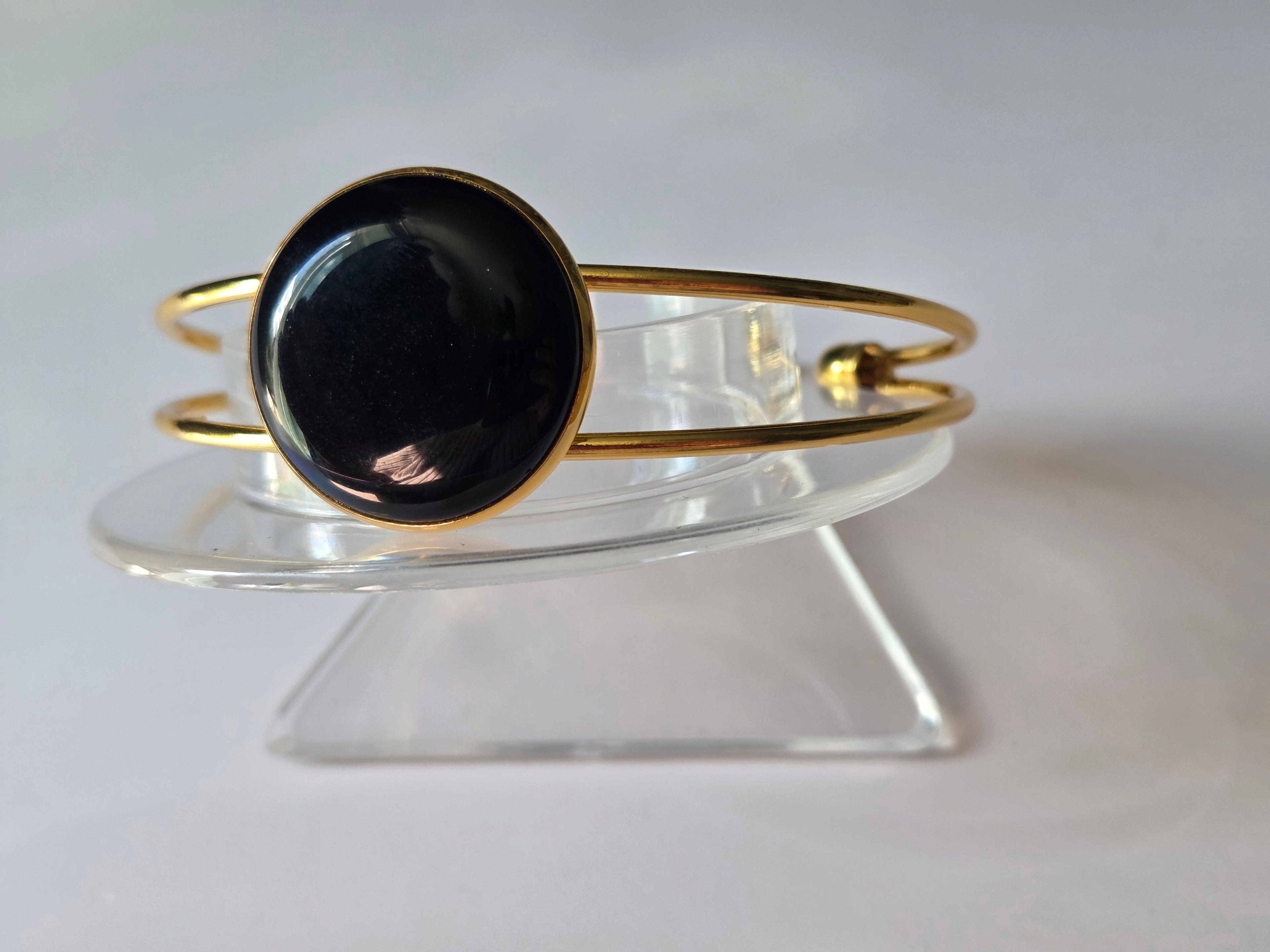 Crystal cabochon bracelet