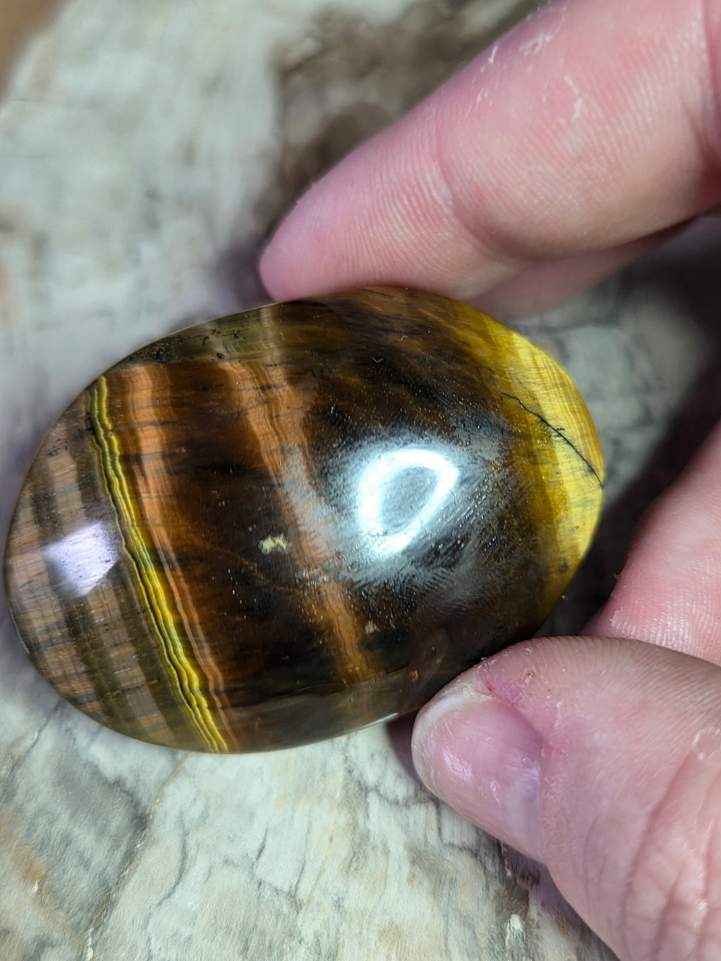Tigers eye crystal palm stone