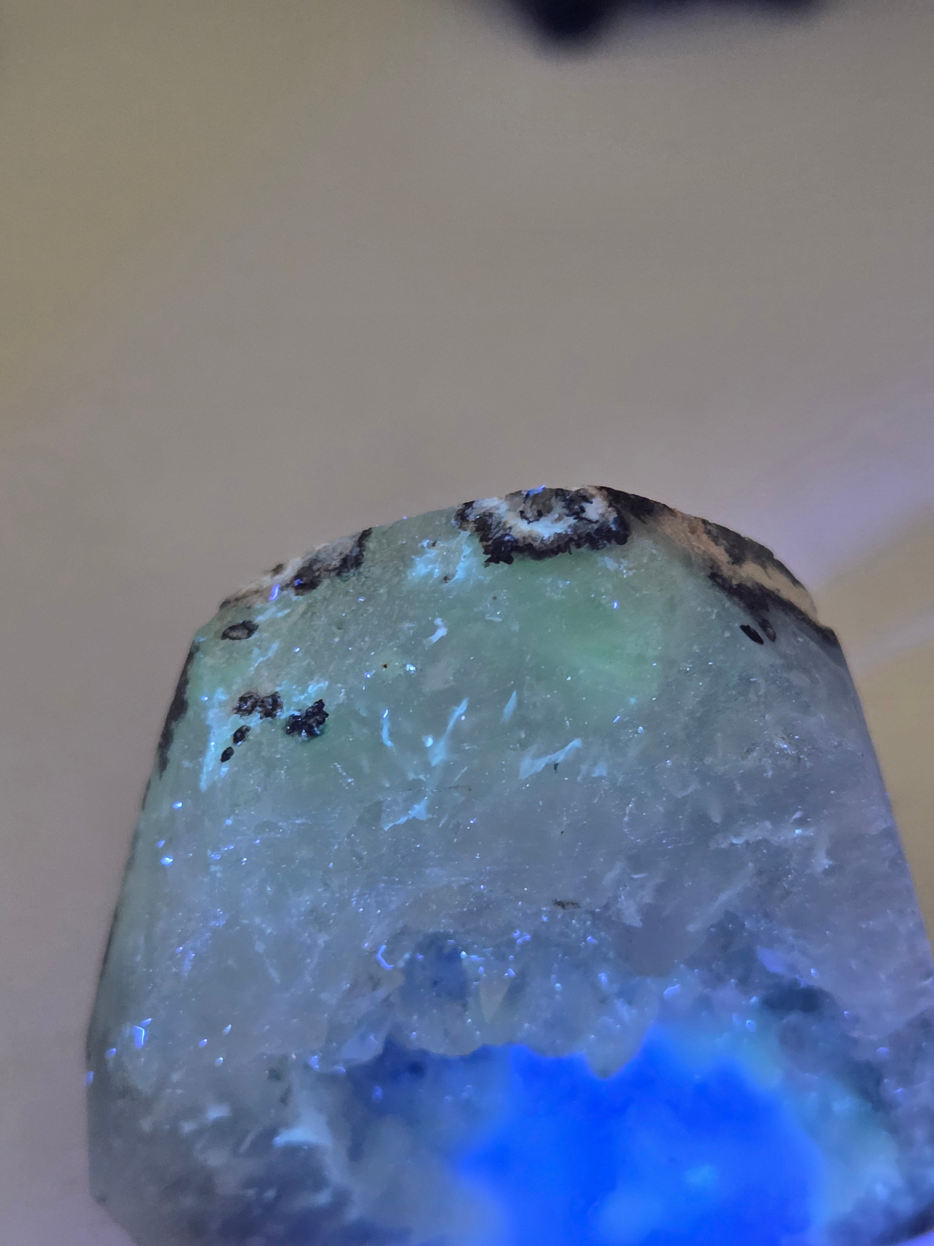 Mexican quartz crystal tower with Green uv