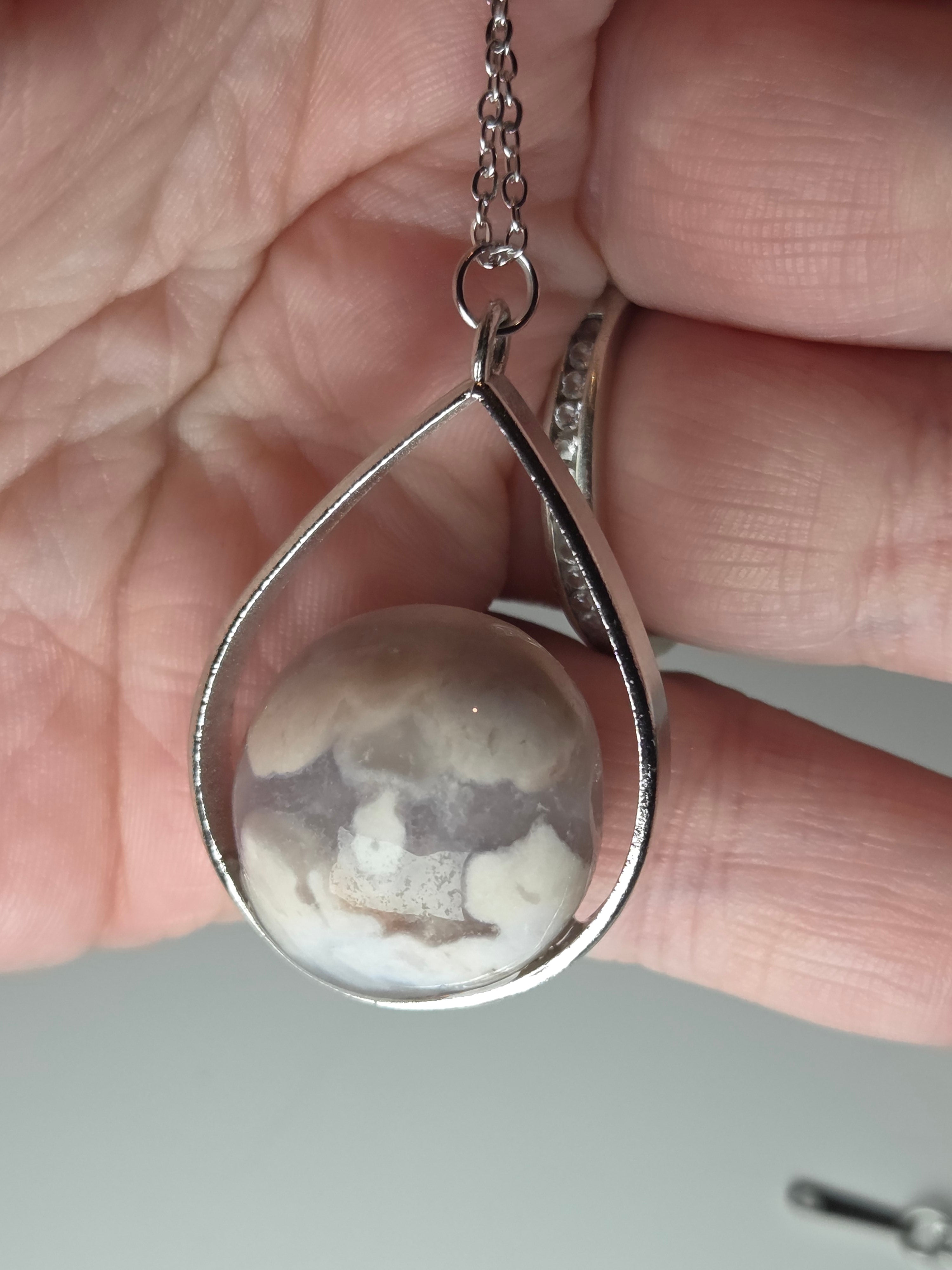 Flower agate crystal handmade necklace