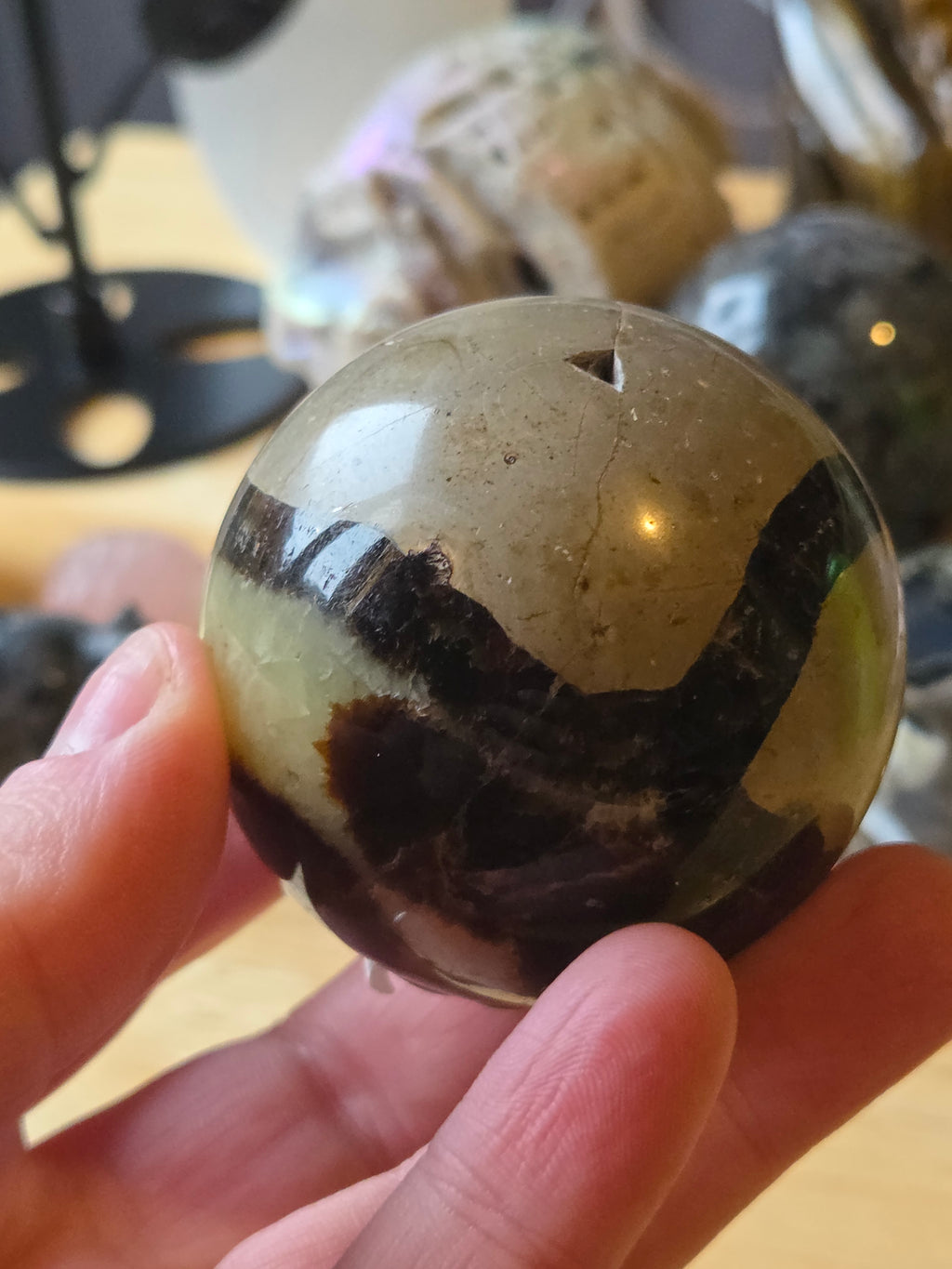 New Crystal sphere UV reactive