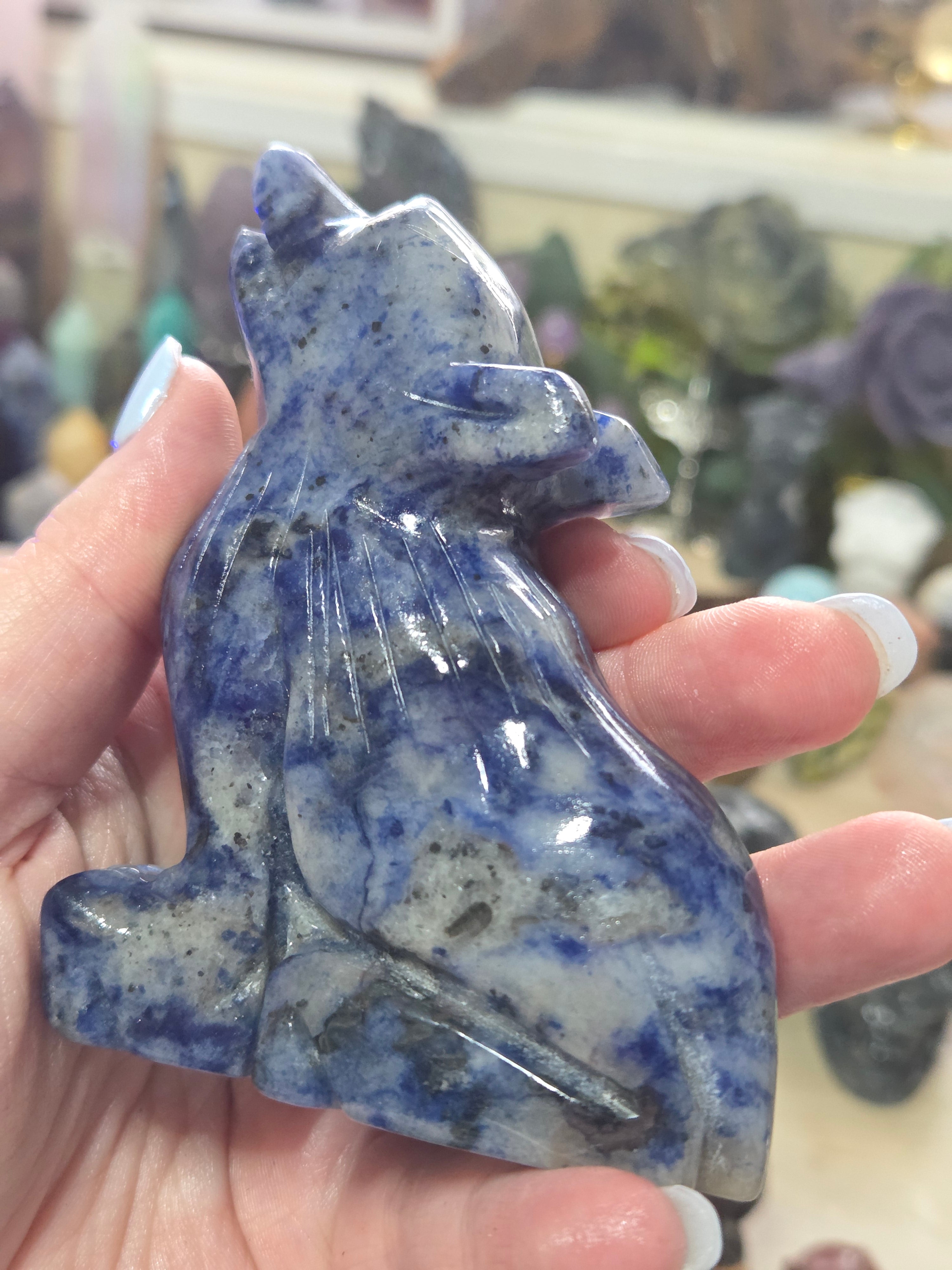 Sodalite howling wolf carving