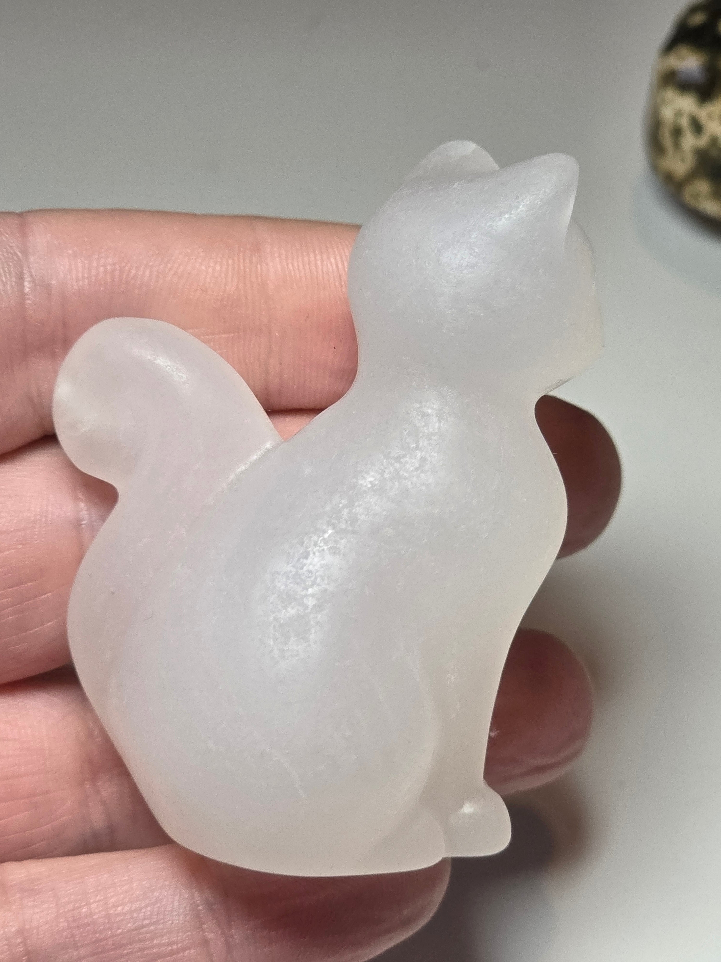 Afgan jade crystal cat carving