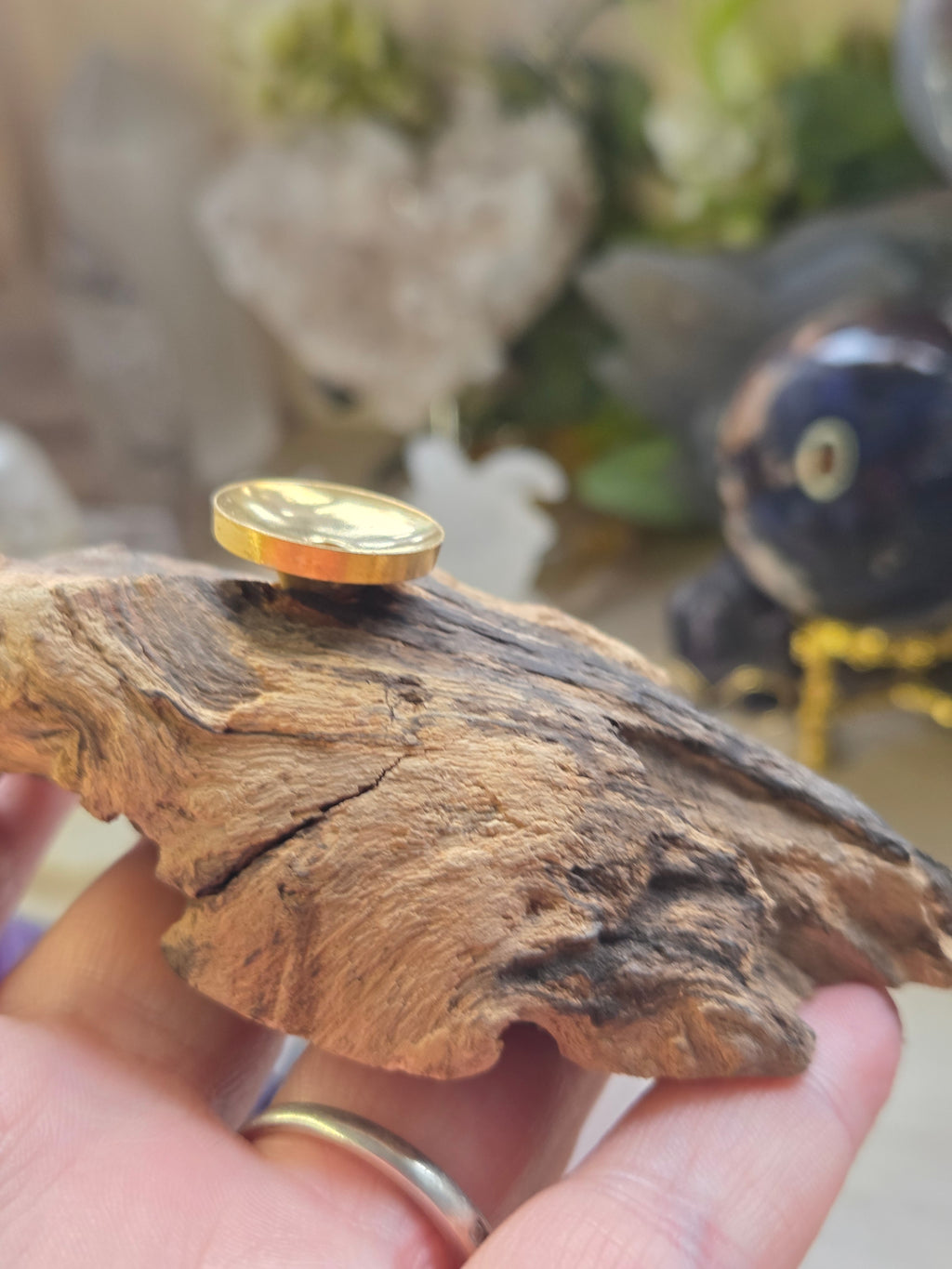 Drift wood crystal sphere stand