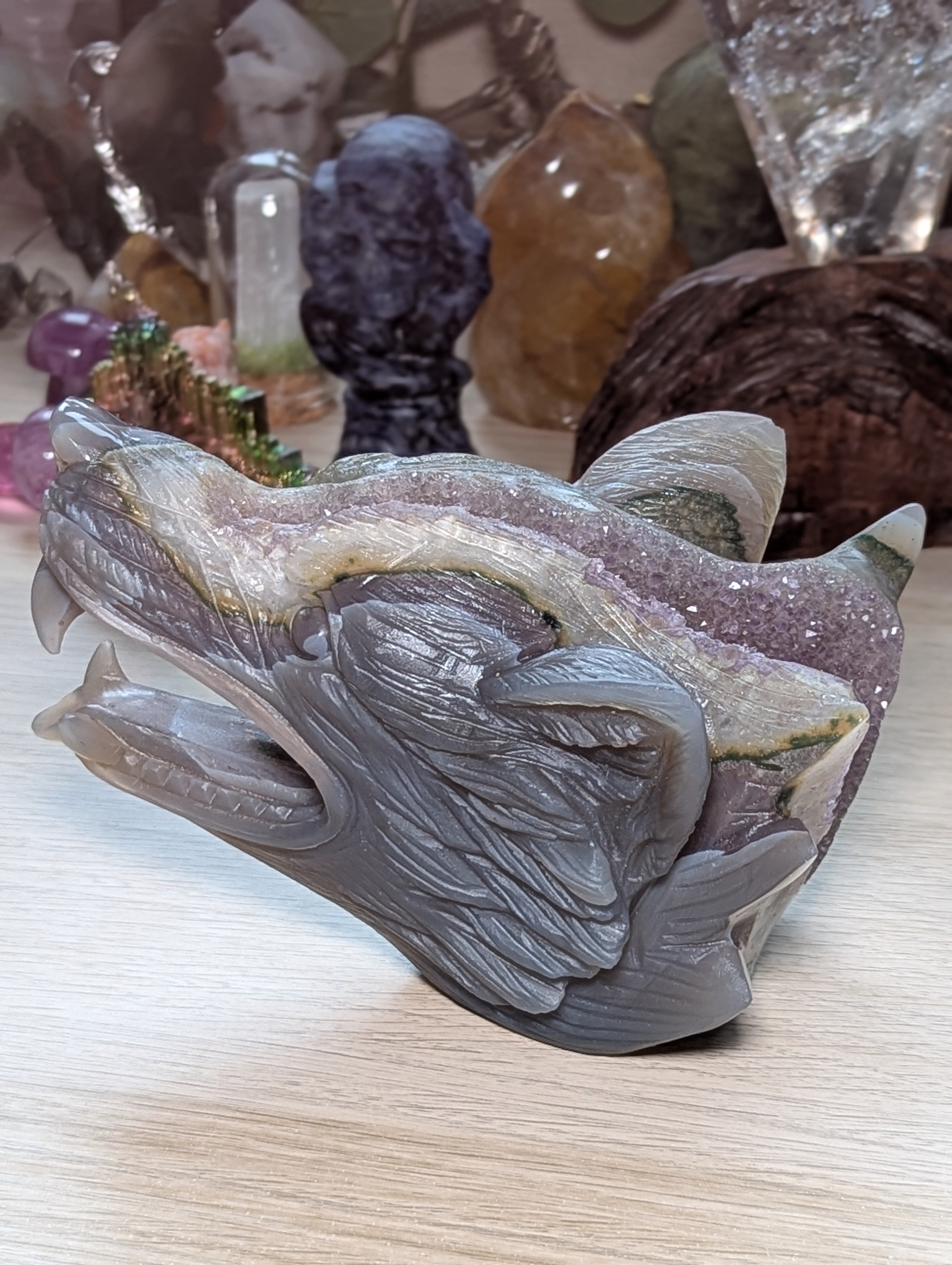 Large Amethyst Agate crystal Wolf carving