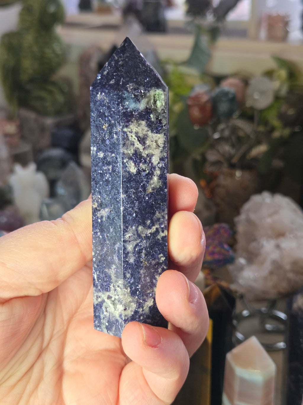 Blue mica crystal tower carving