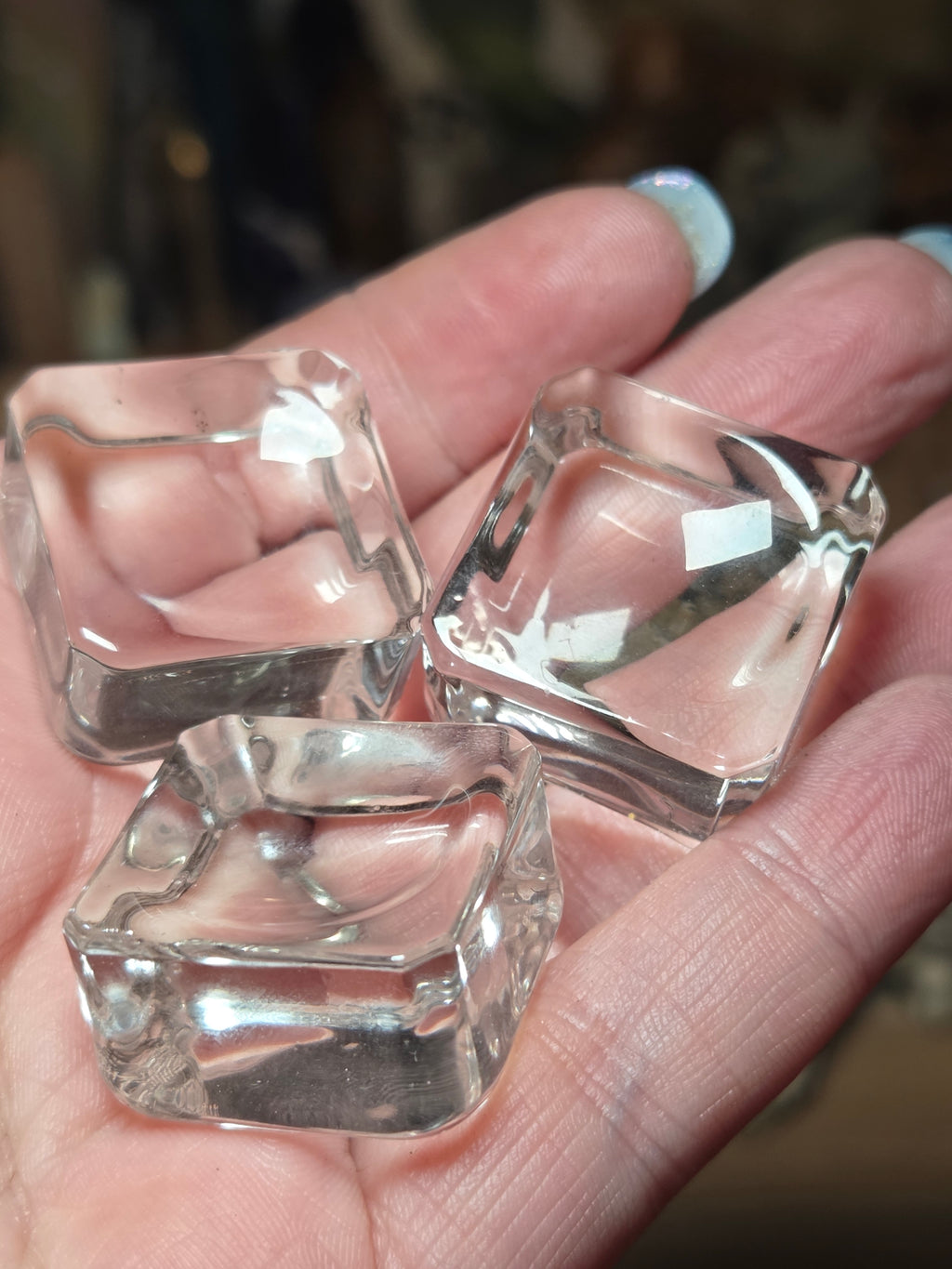 Glass sphere stand