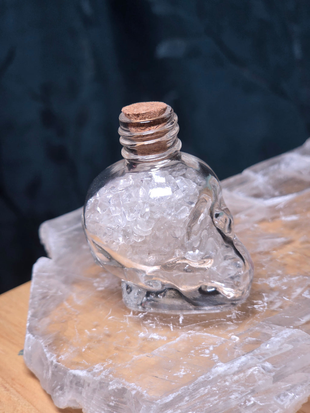 Crystal chips in skull carving