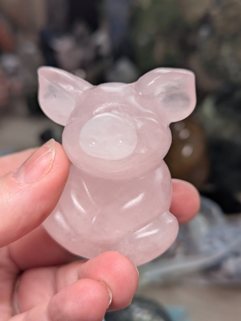 Rose quartz crystal pig carving