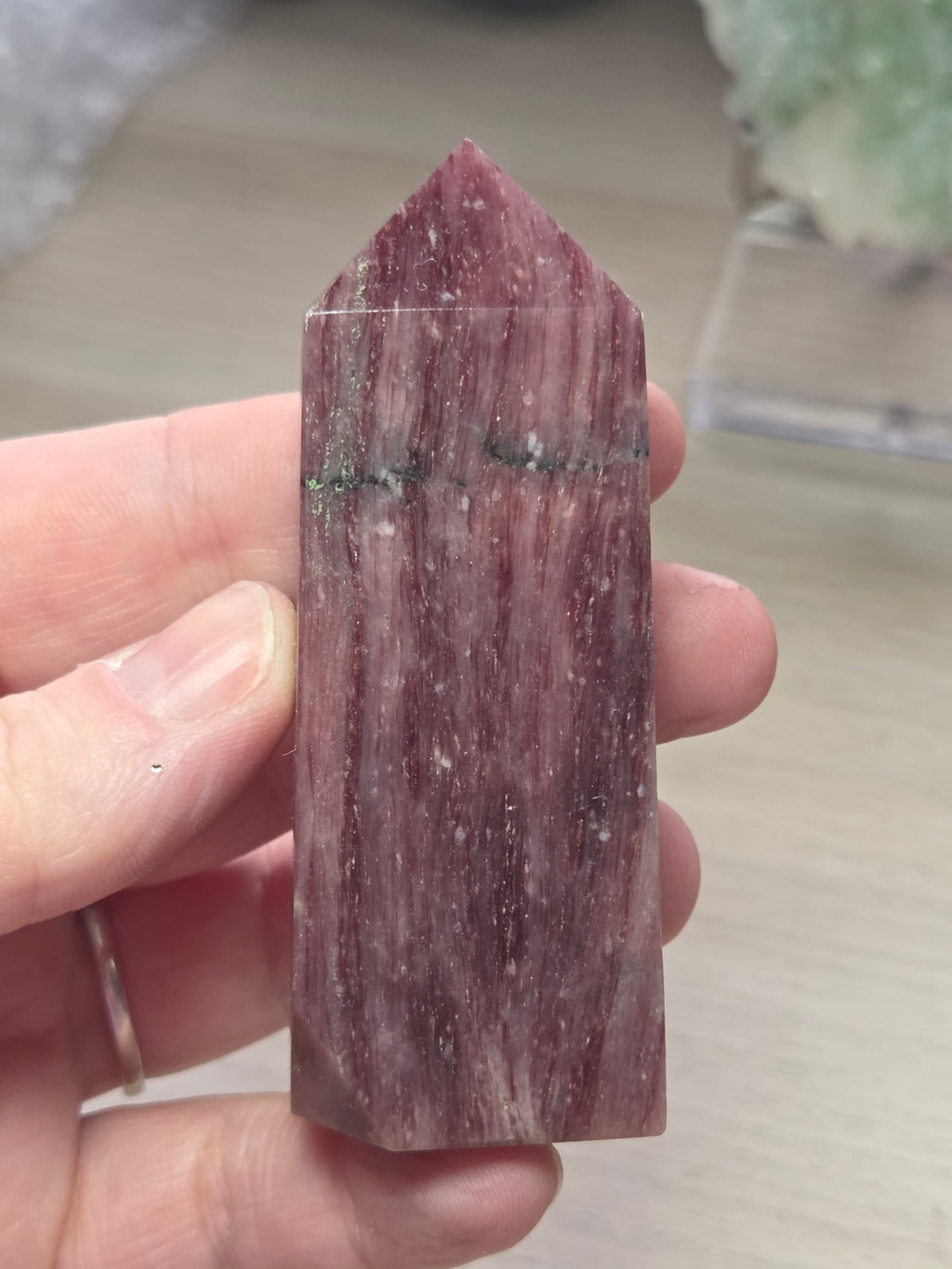Red mica crystal tower carving