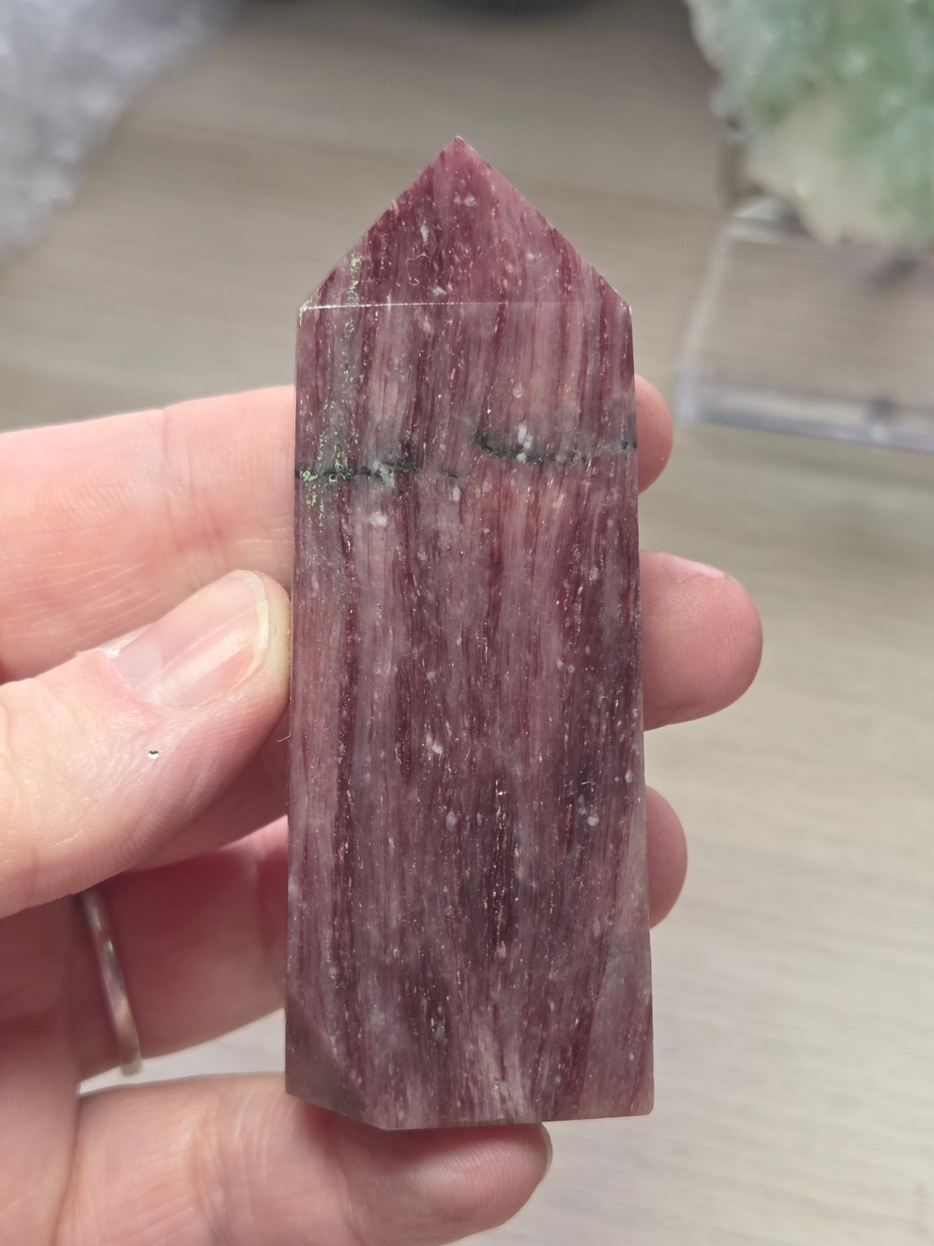 Red mica crystal tower carving