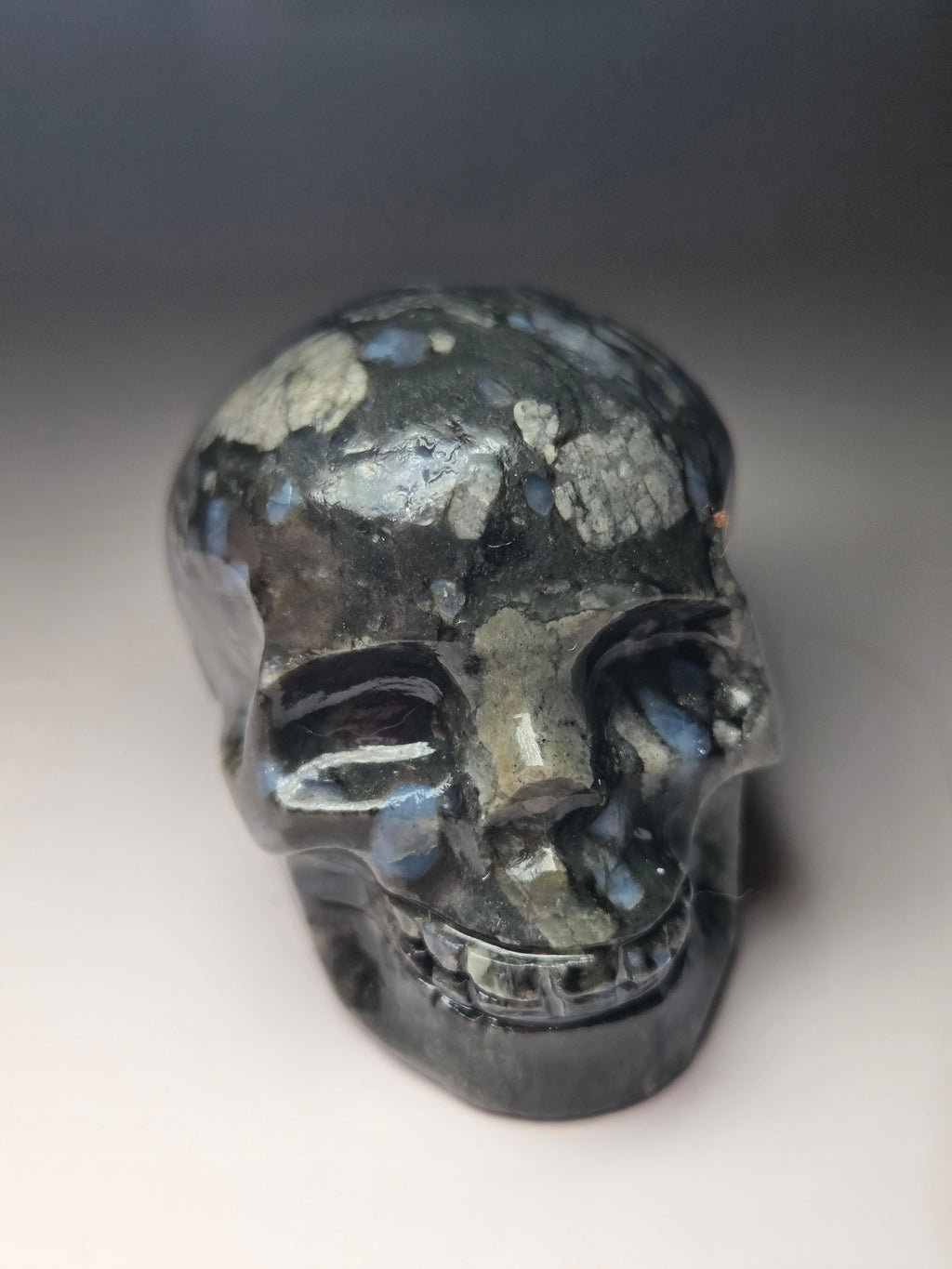 Quesera crystal skull carving