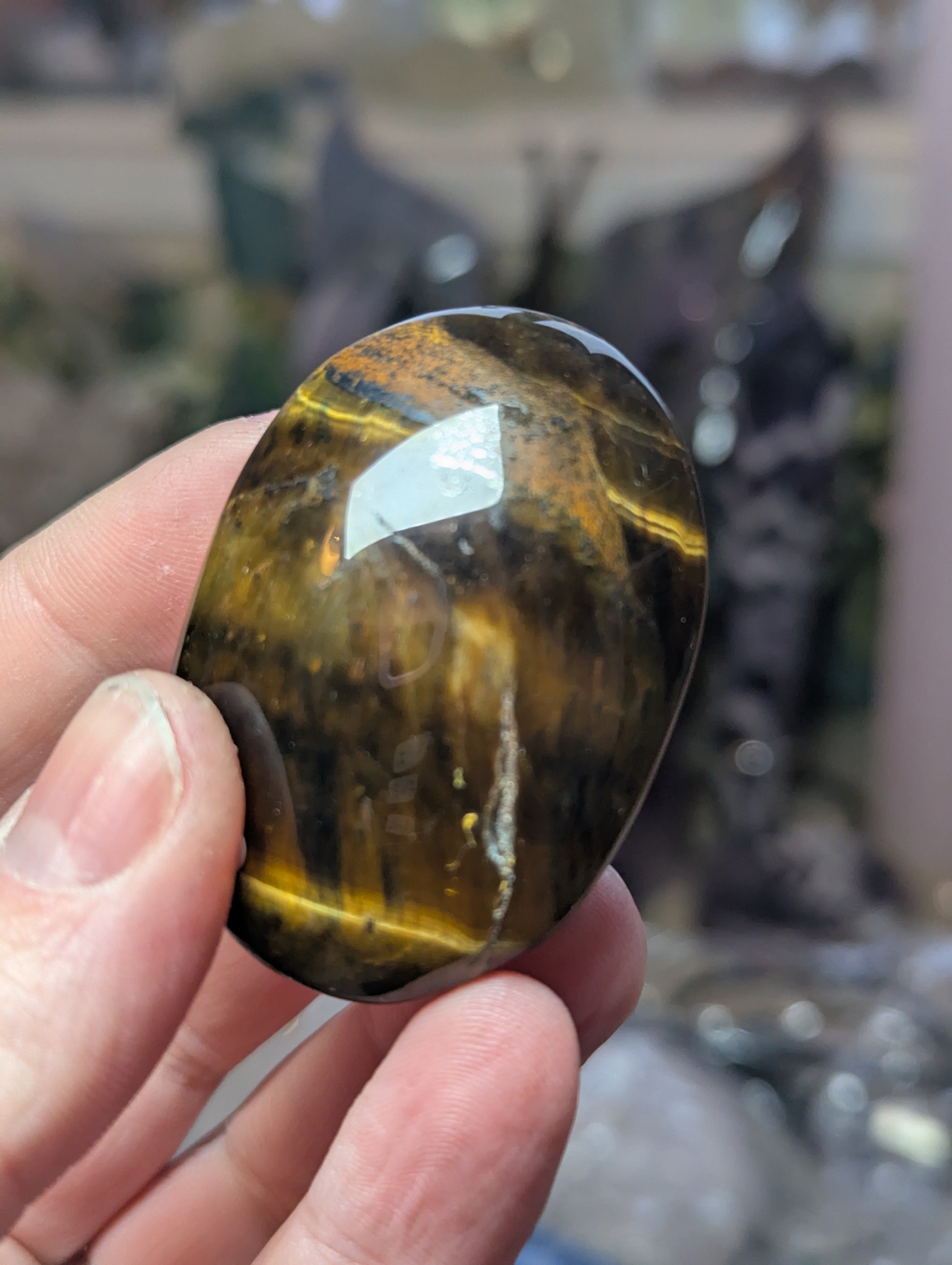 Tigers eye crystal palm stone