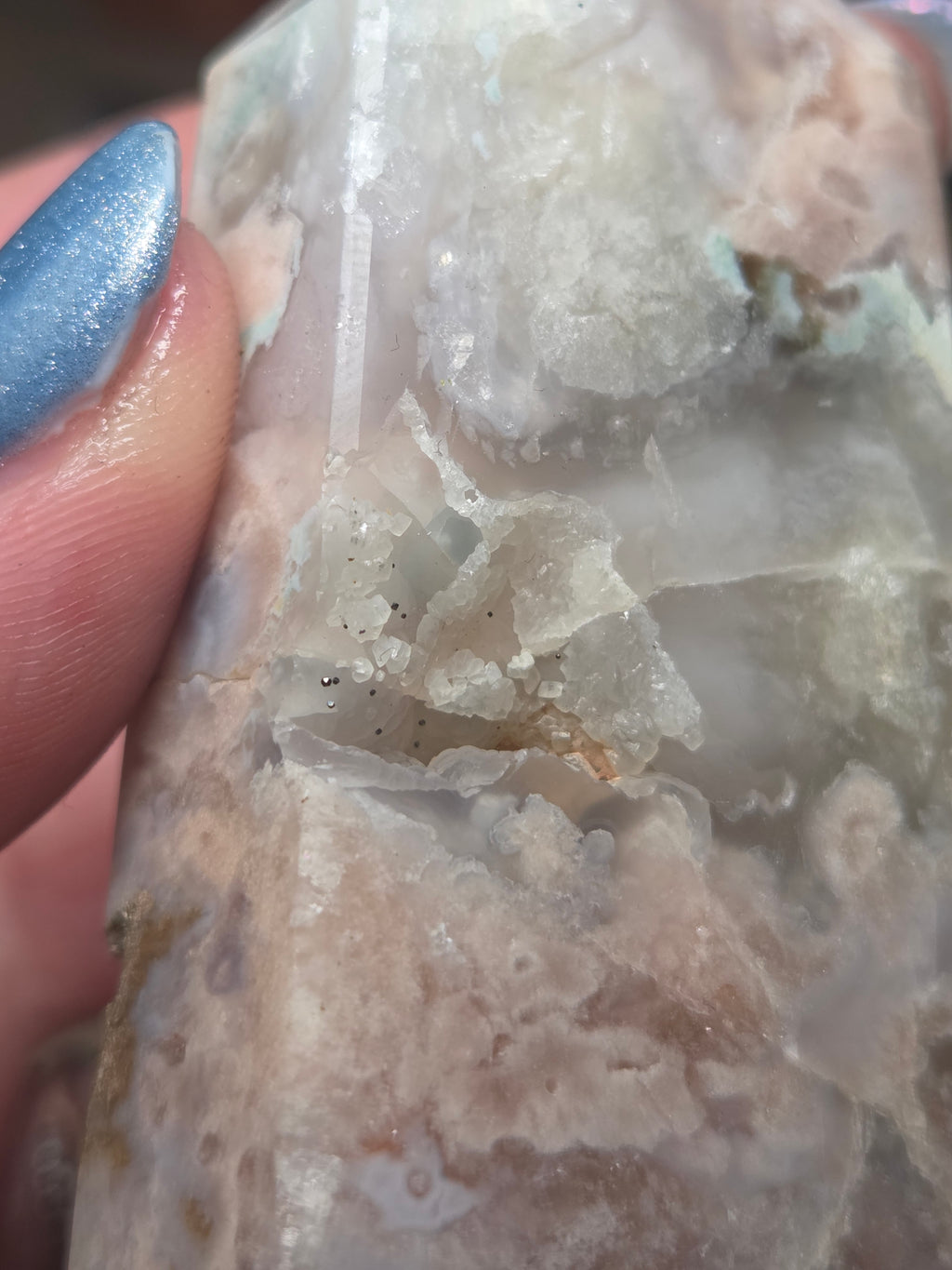 Imperfect crystal flower agate tower