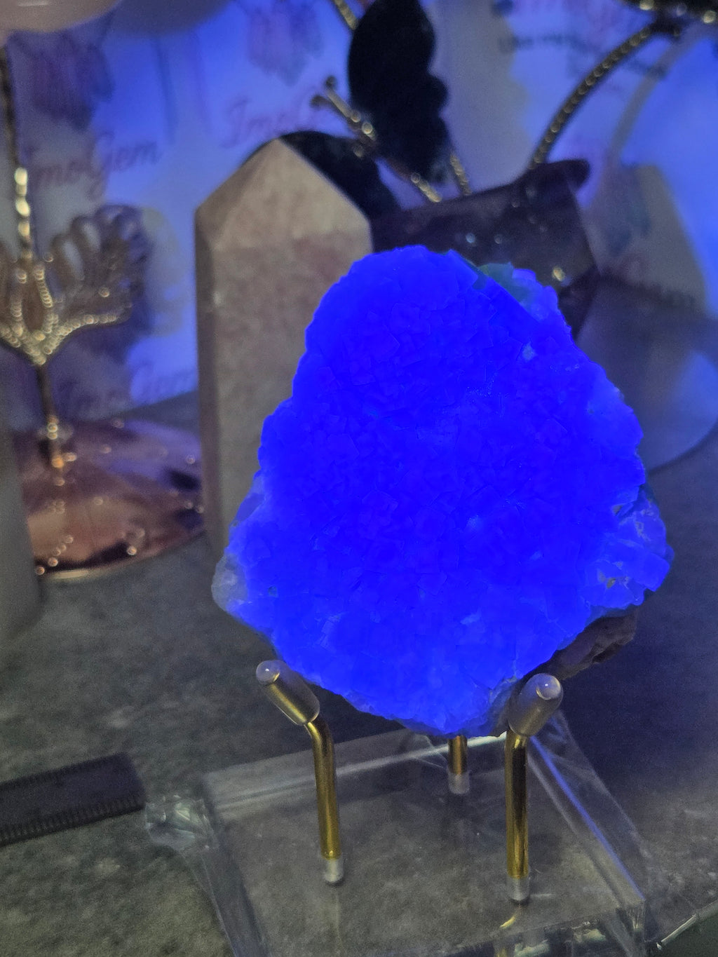 Amazing  Pakistan flourite with Amazing  blue  UV with stand