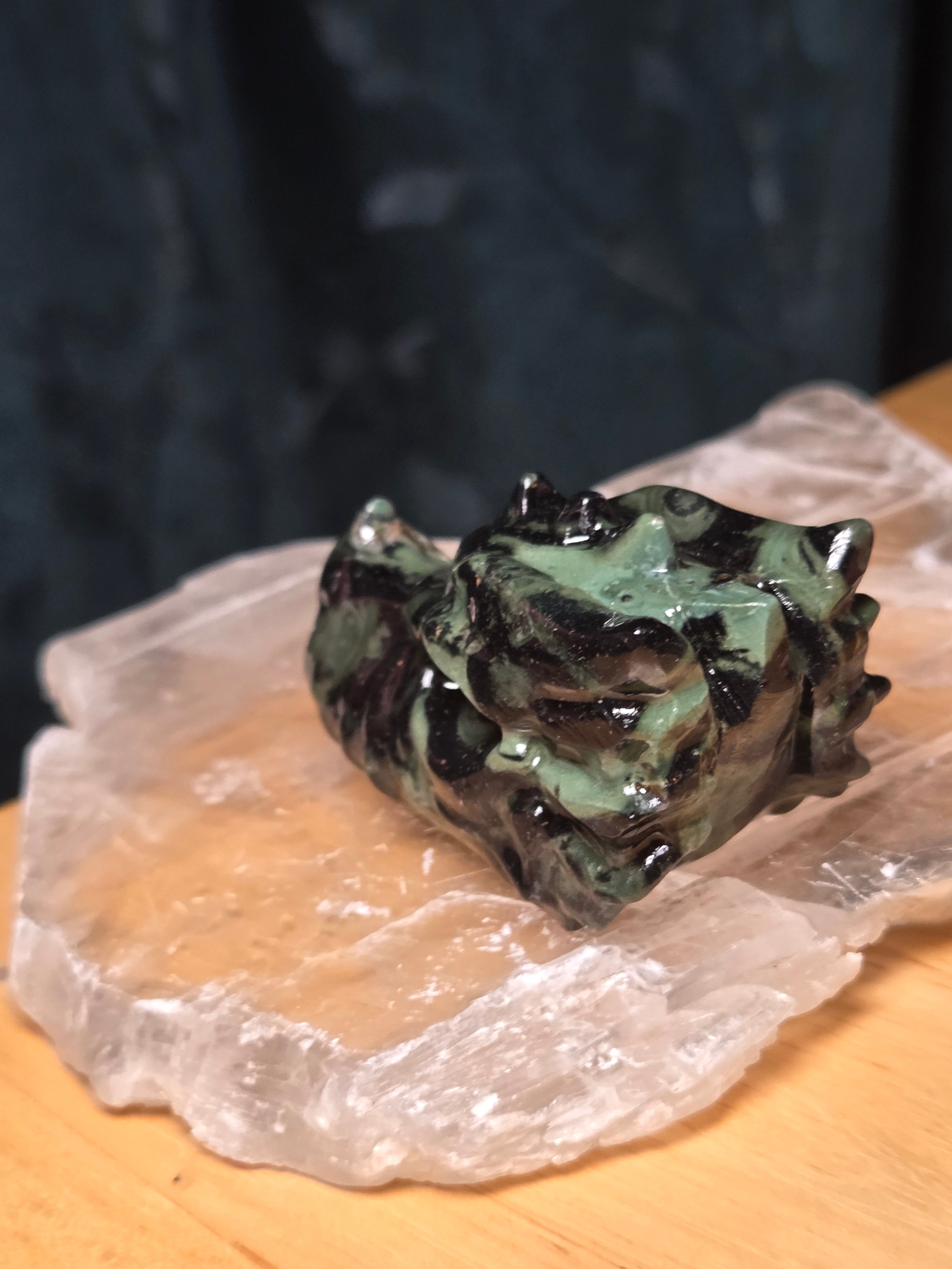 Green jade crystal dragon head carving