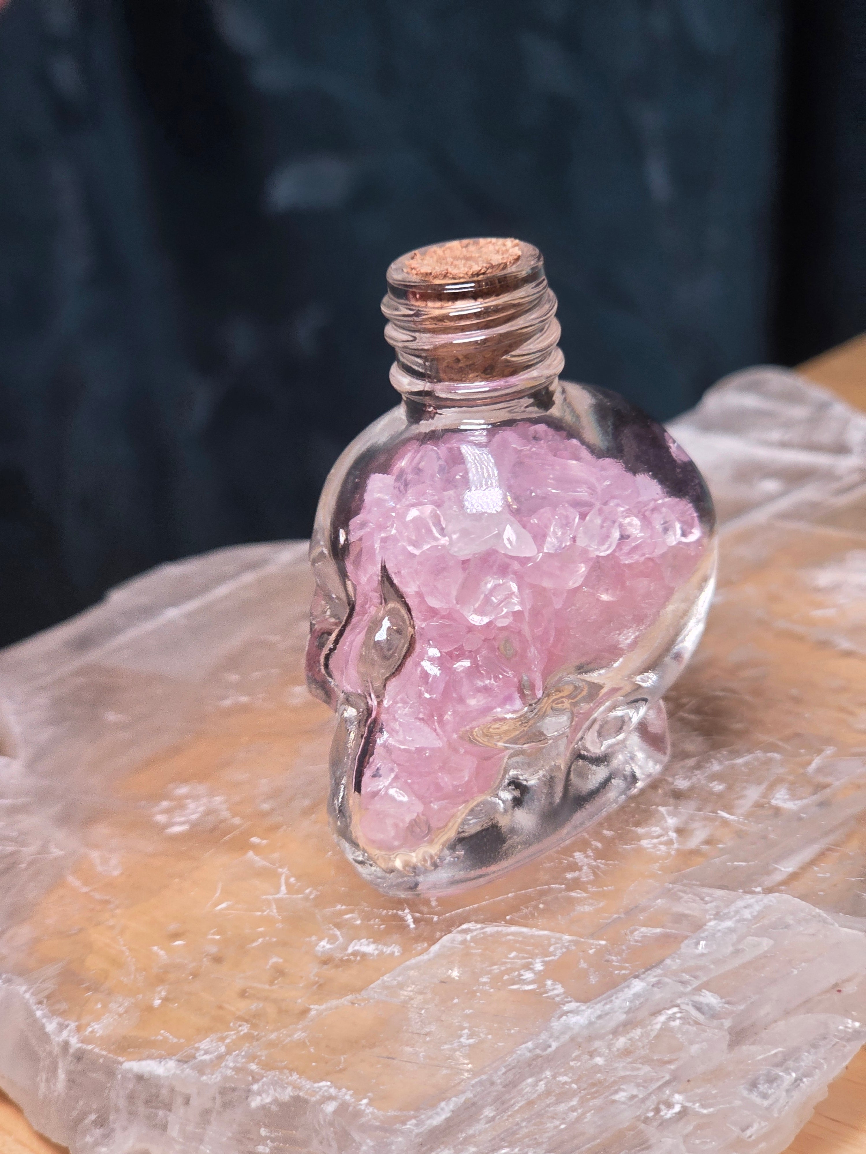 Crystal chips in skull carving