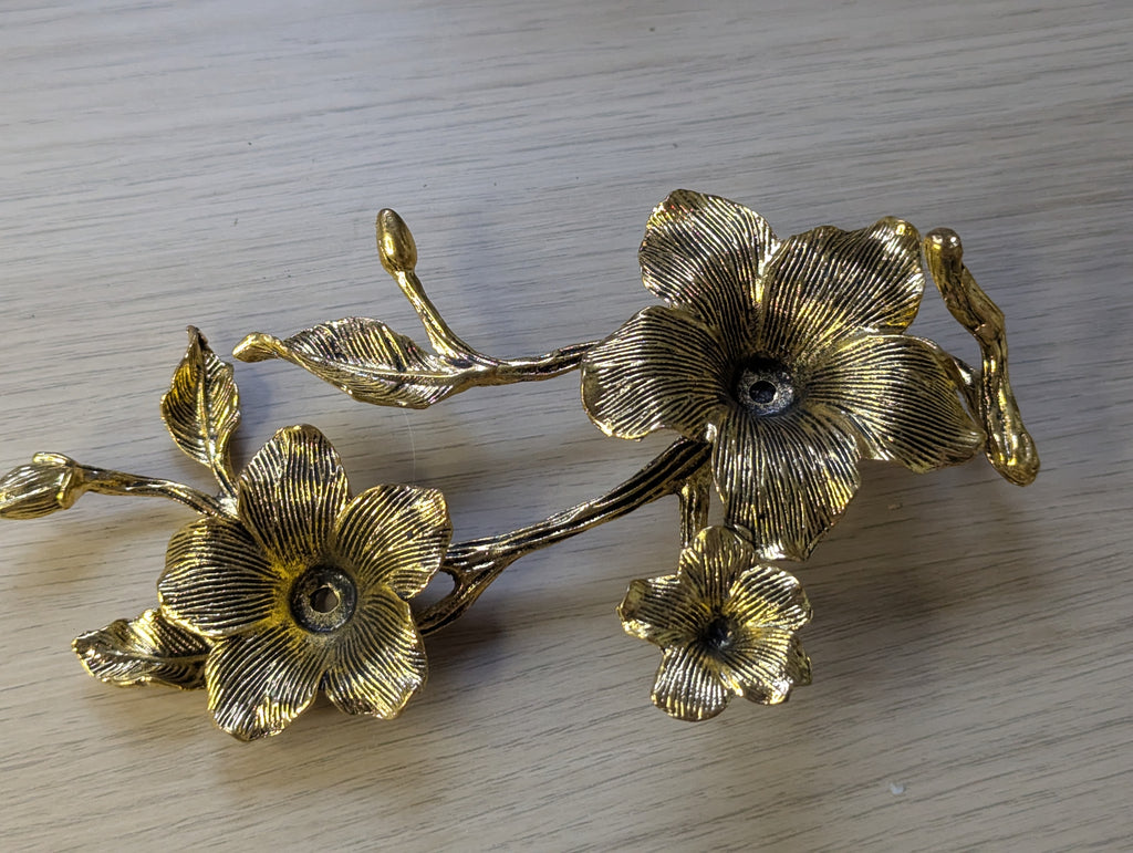 Golden flower double sphere stand
