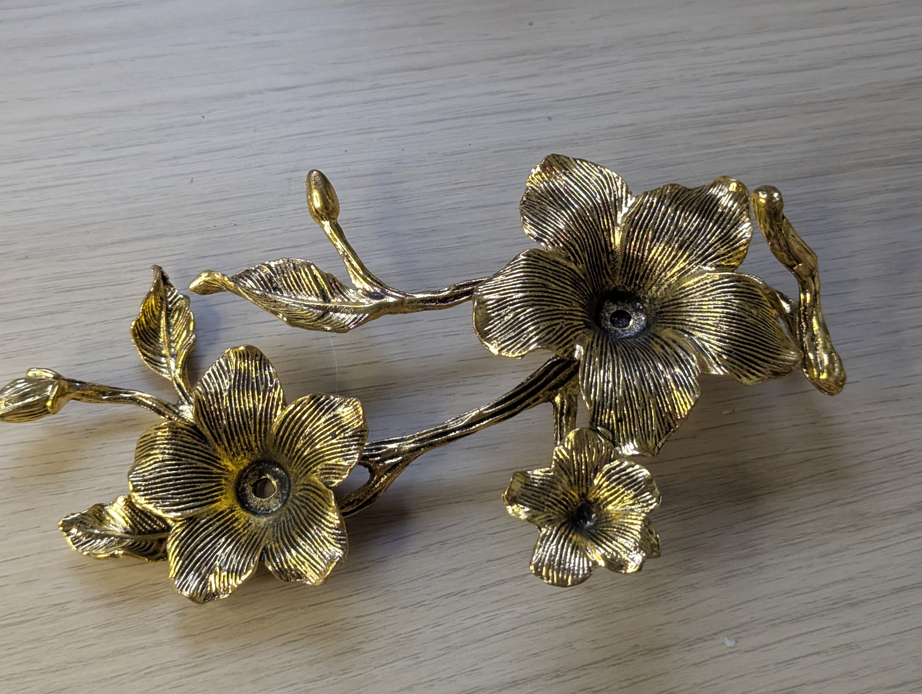 Golden flower double sphere stand