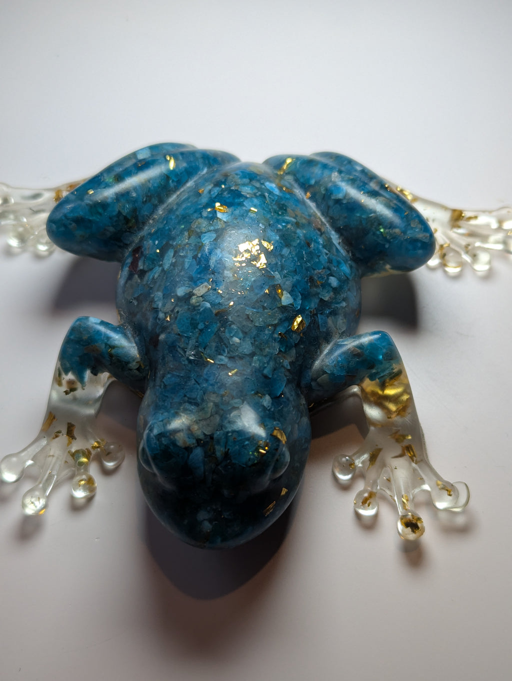 Apatie crystal chips in resin Frog