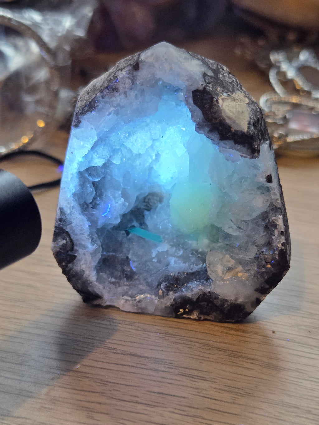 Mexican agate crystal Geode tower Green UV